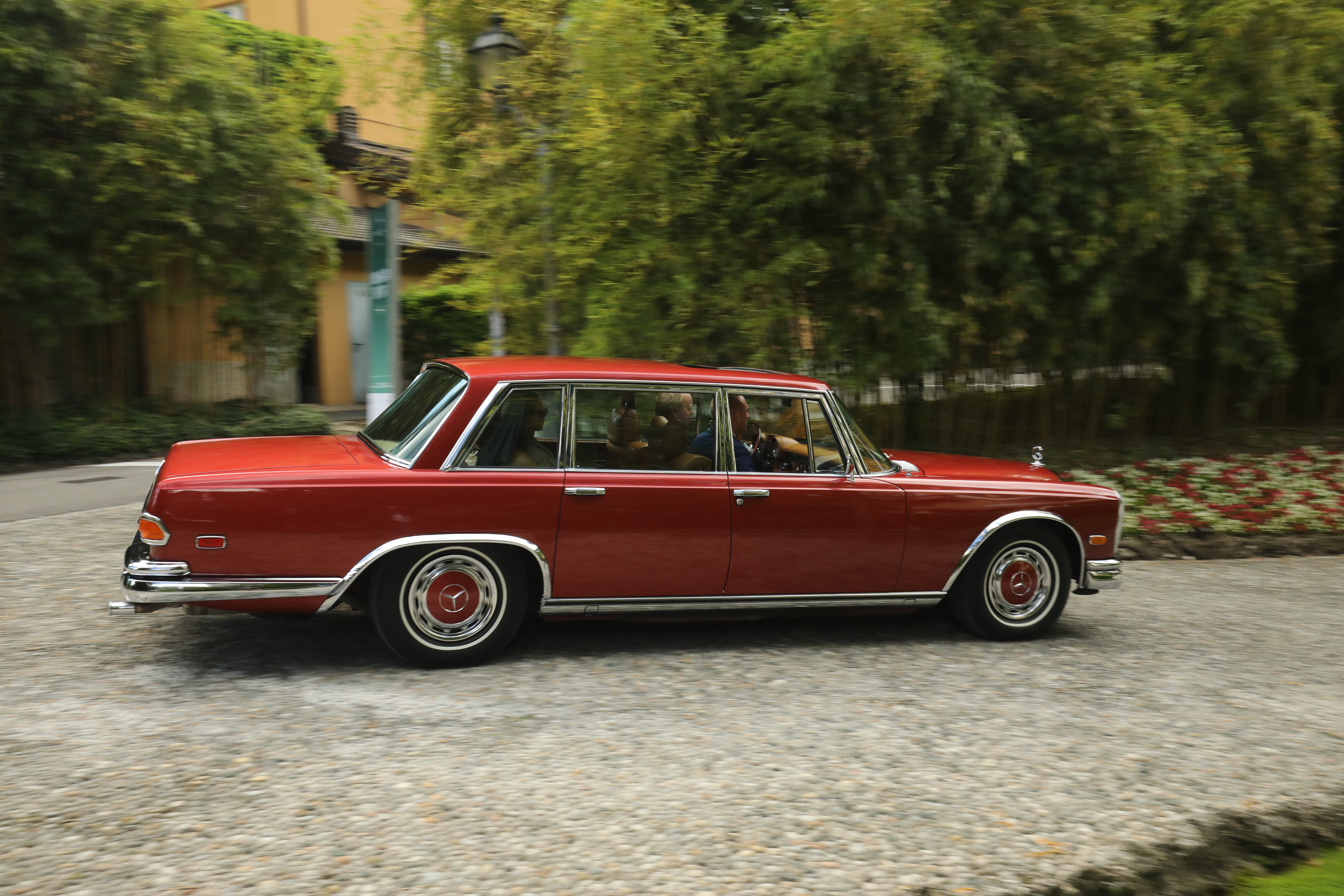 1972 Mercedes-Benz 600 i rød metallic, et dristig - men ytterst kledelig - fargevalg som kun ble levert på to slike biler.