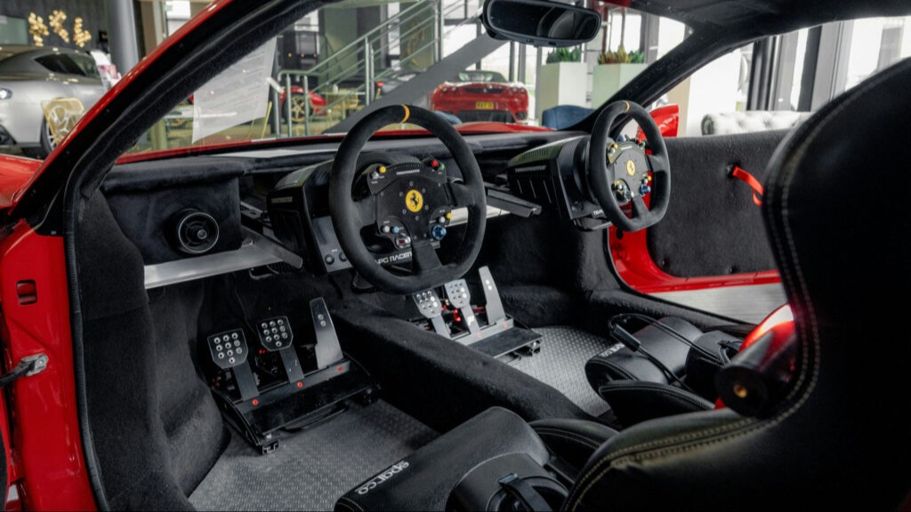 Denne racingsimulatoren er laget av en ekte Ferrari 458 – nå kan den bli din
