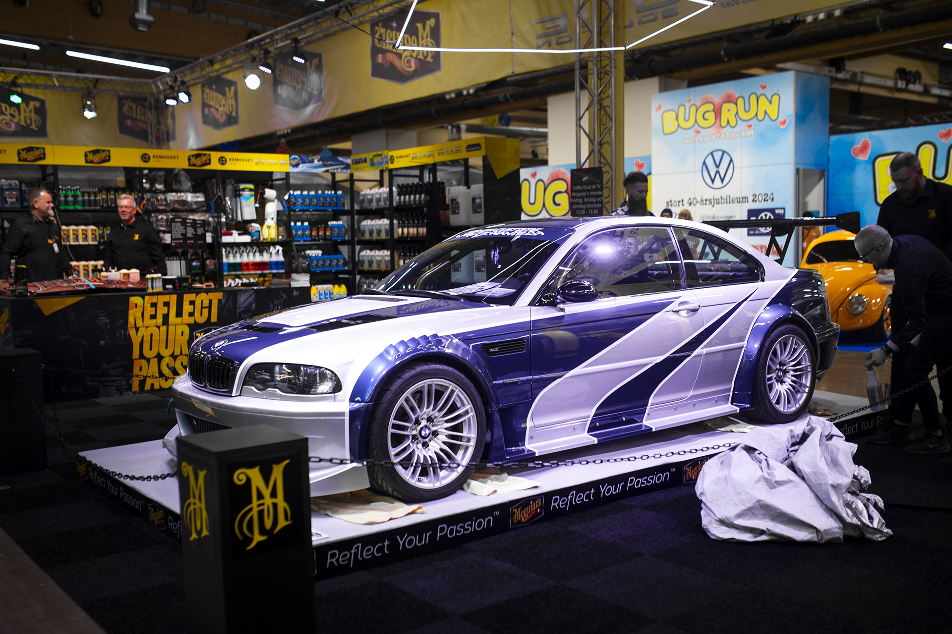 Mange 90- og 00-tallsbarn som får greie minner av denne BMWen, som er en replica fra legendariske Need for Speed: Most Wanted.