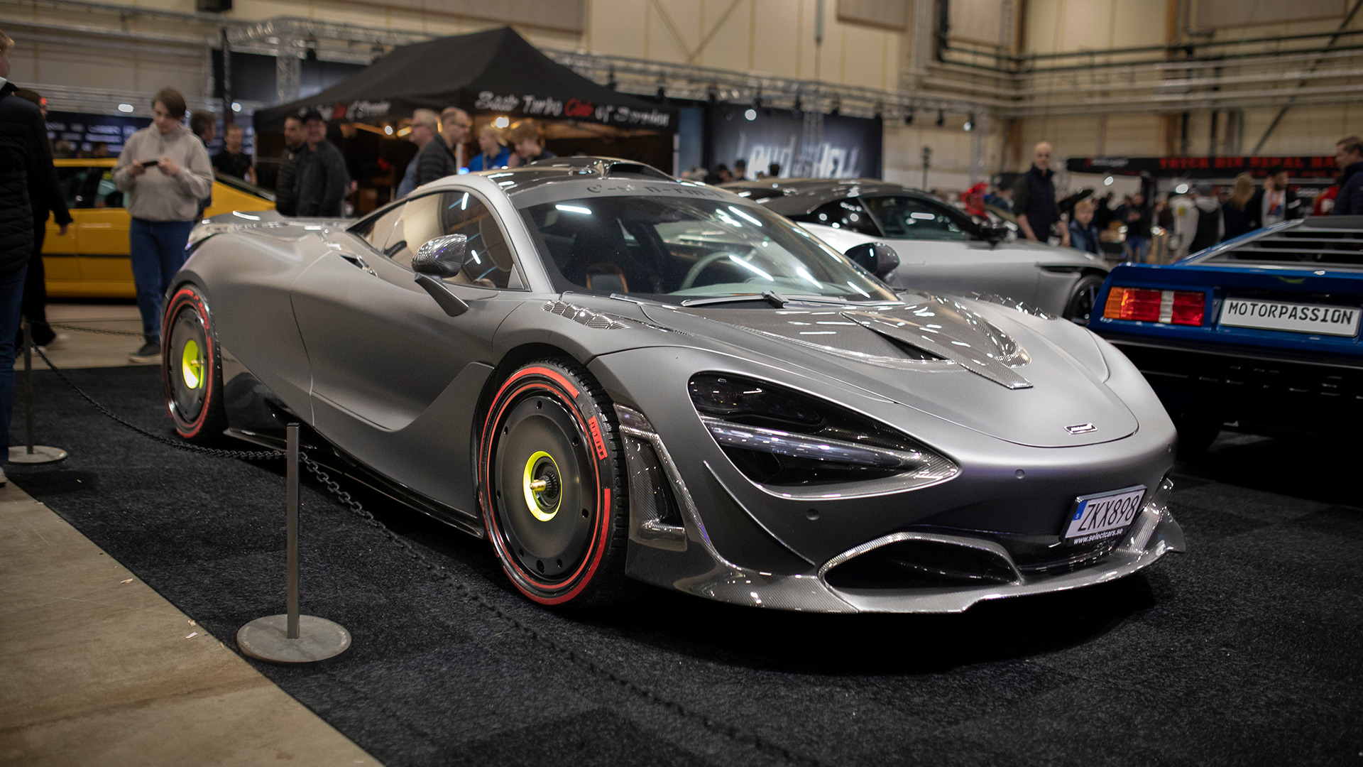 Ekstremsportutøver og Youtuber, Jon Olsson, har tatt med sin McLaren 720S med optimalisert motor, 900 hestekrefter og F1-hjul!