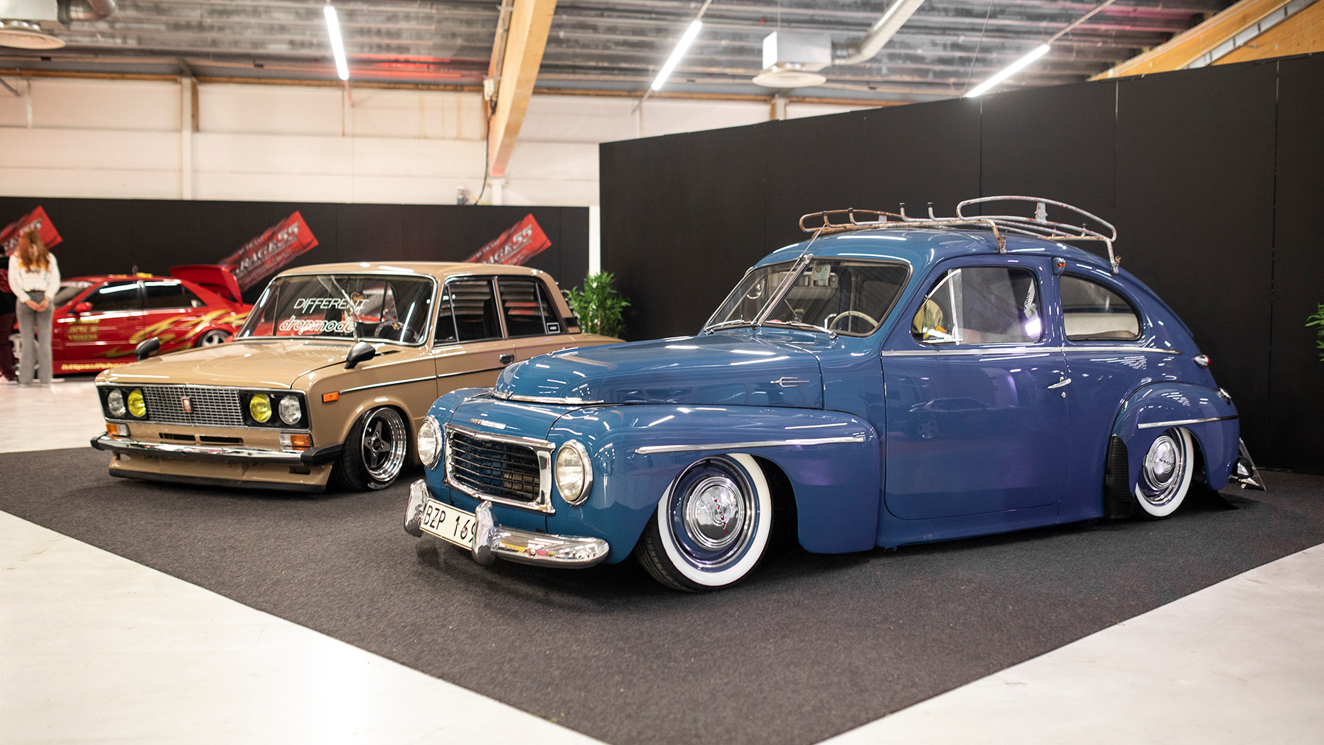 To herlige klassikere som holder på den gamle stilen, men er trolig «litt» lavere enn originalt. Lada og PV blir aldri feil.