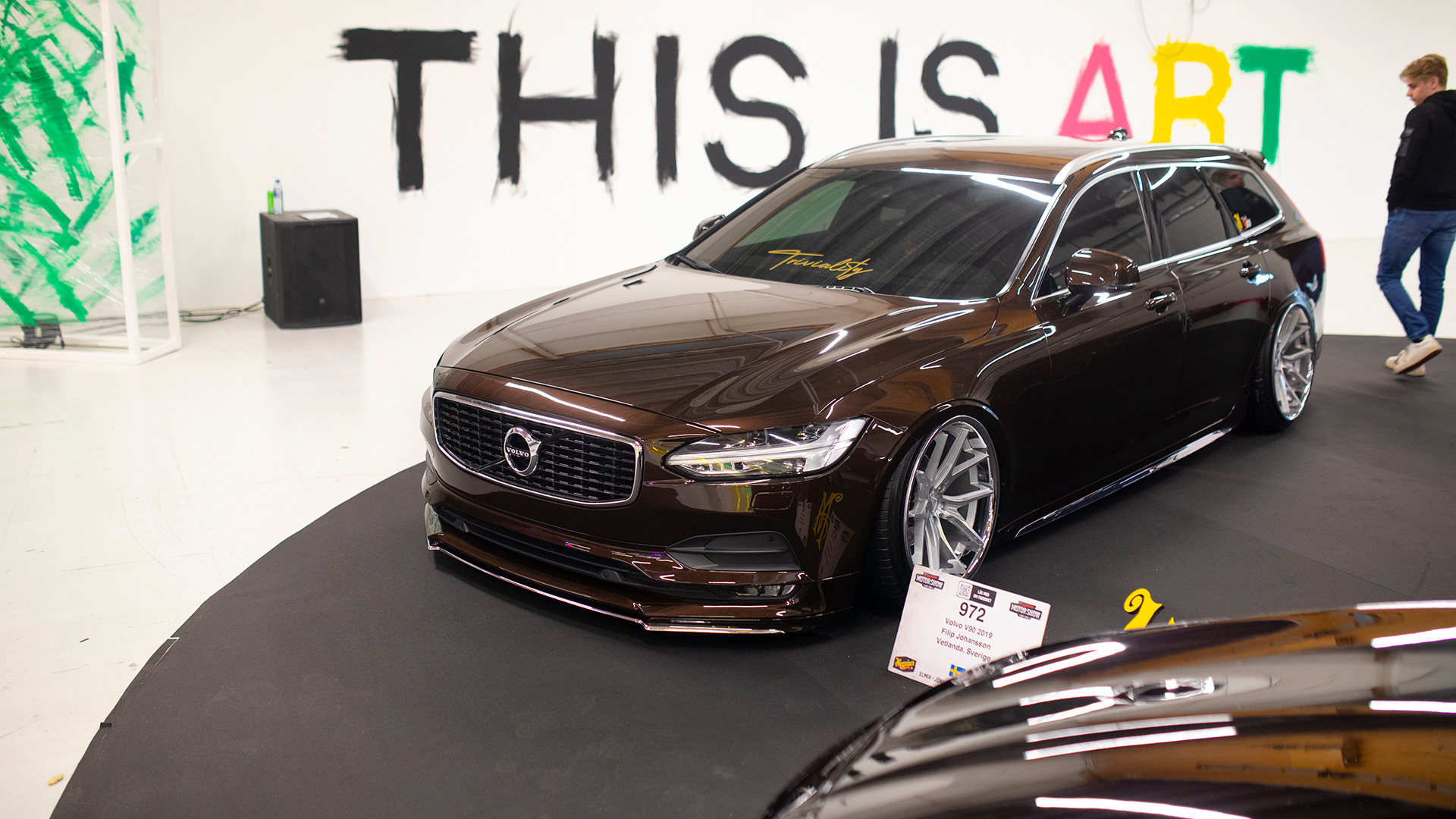 Enda et eksempel på den fantastiske Hall X, med en 2019 Volvo V90 i forgrunnen.