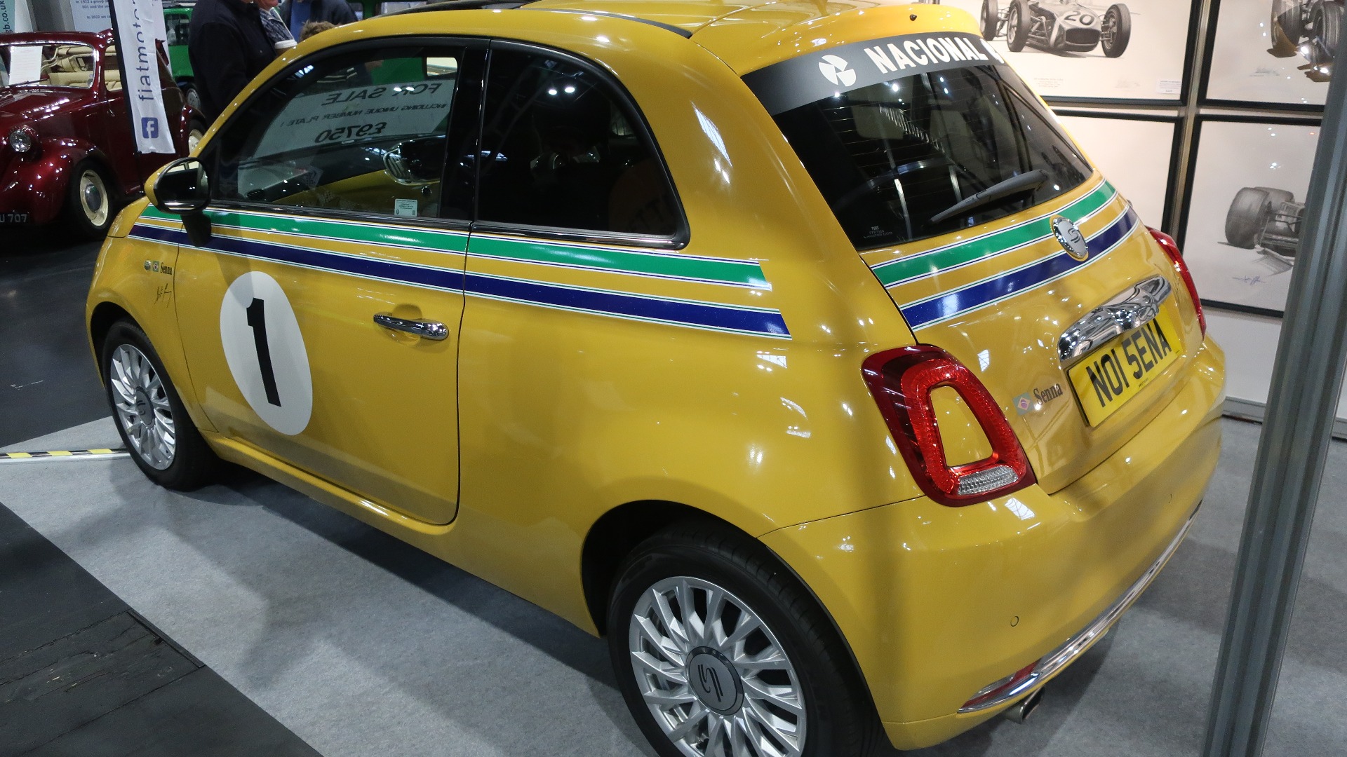 Denne Fiat 500 tilhørende en ivrig Ayrton Senna-fan med passende registeringsnummer var til salgs for 9750 pund.