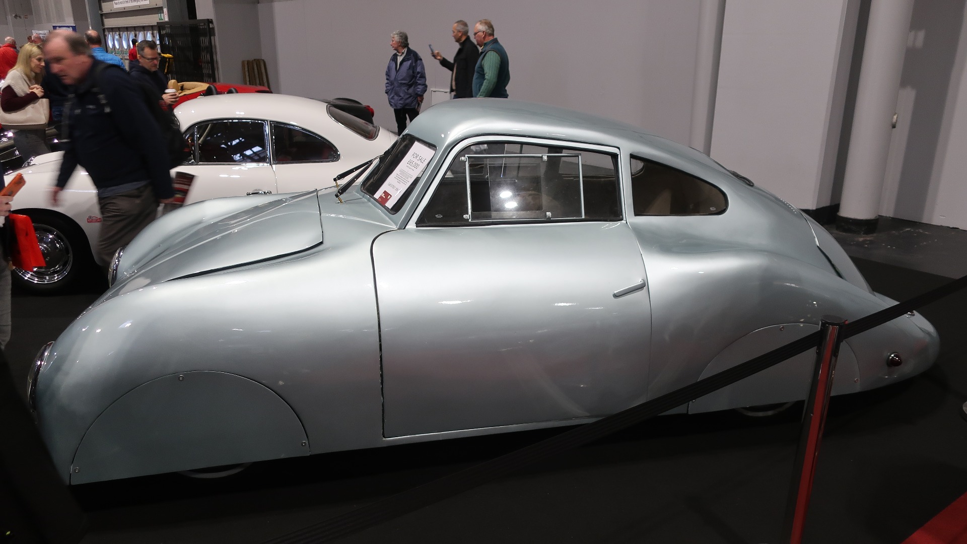 Det er mye rart innen replika-verdenen. Her en 1939 Porsche Type 64 Tribute bygget på ett 1970 VW Type 1 chassis. Til salgs for 65.000 pund. 