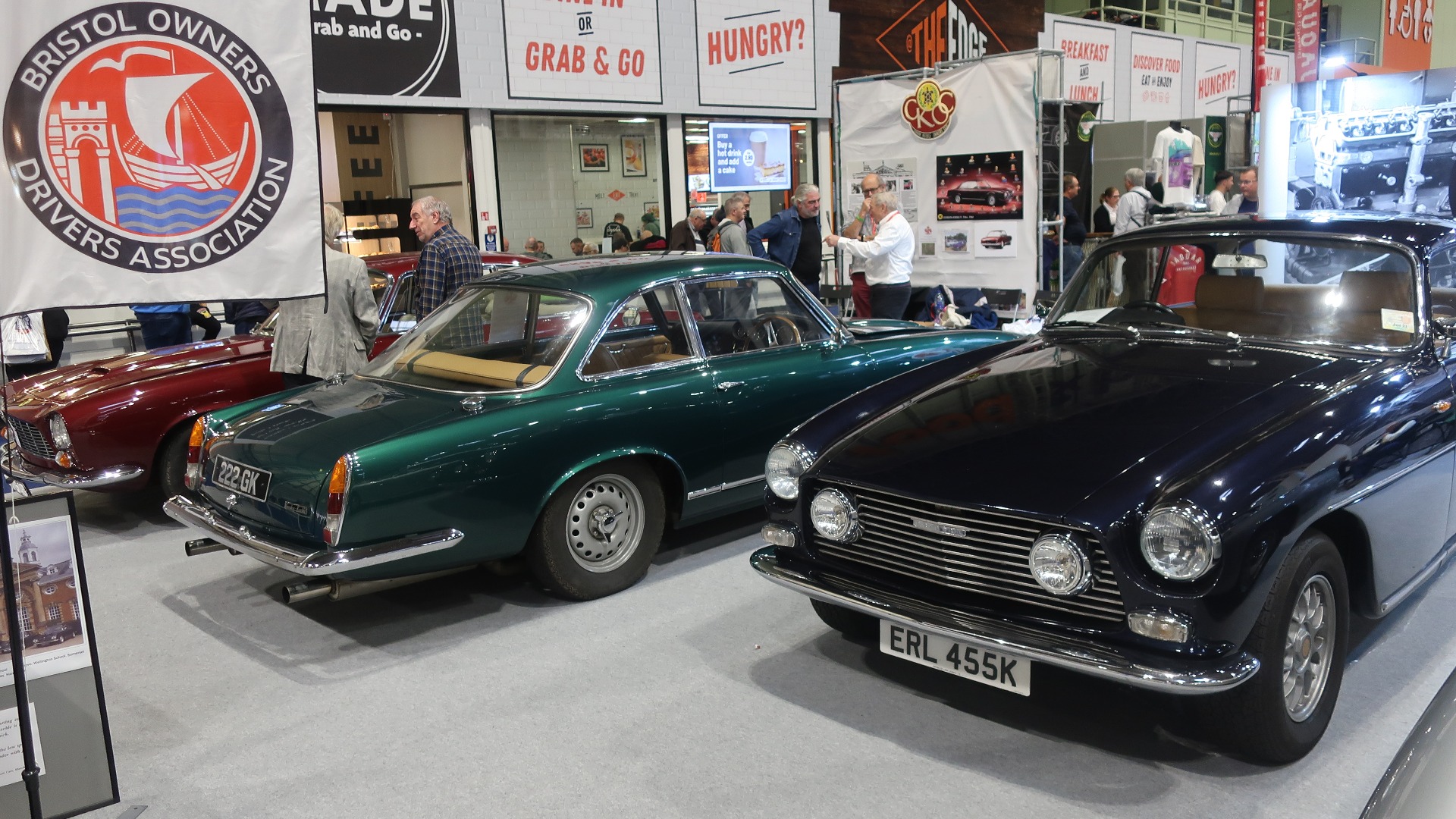 De mer staselige britiske merkene er selvsagt på plass under messen, her ser vi Gordon-Keeble og Bristol, to merker fra øverste hylle på 60-tallet.