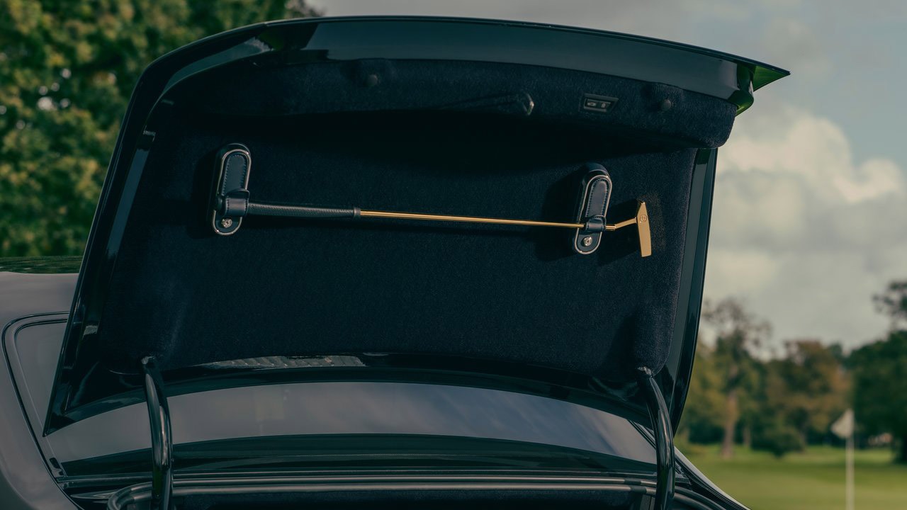 En putter med gullfinish vil gjøre alle på golfbanen misunnelige.