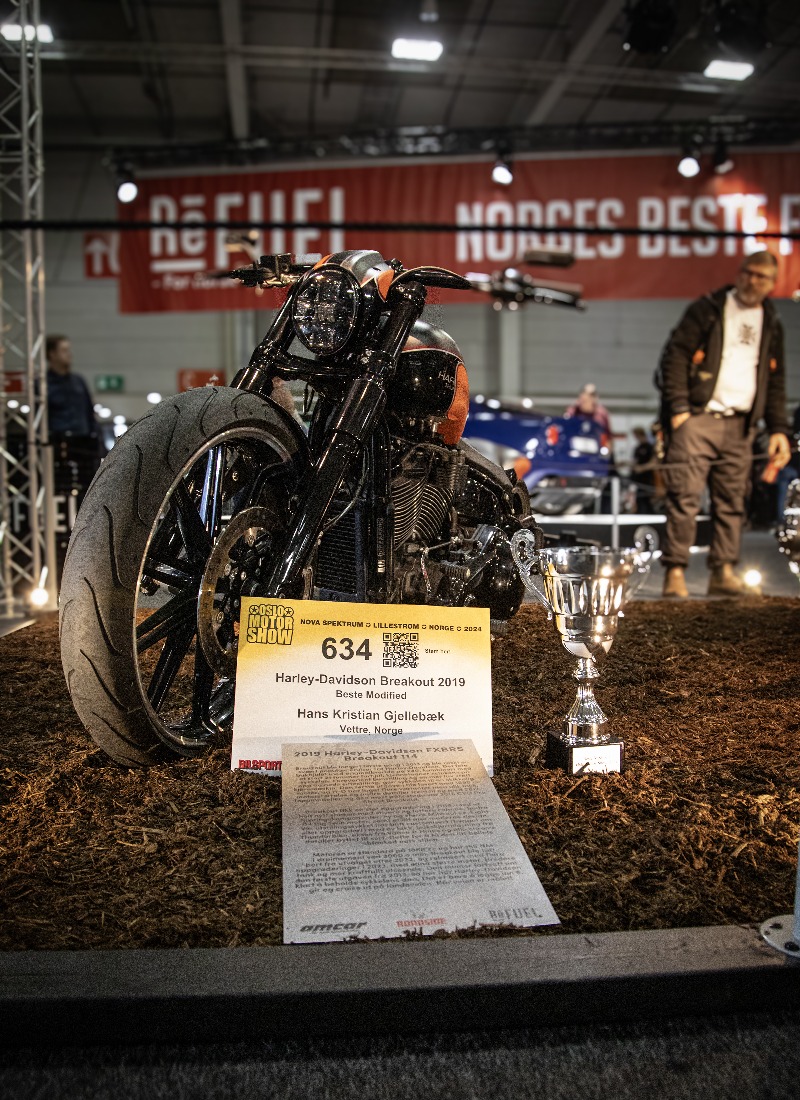 Hans Kristians Harley var fjerde kjøretøy på amcar-standen som tok med seg pokal hjem fra Oslo Motorshow