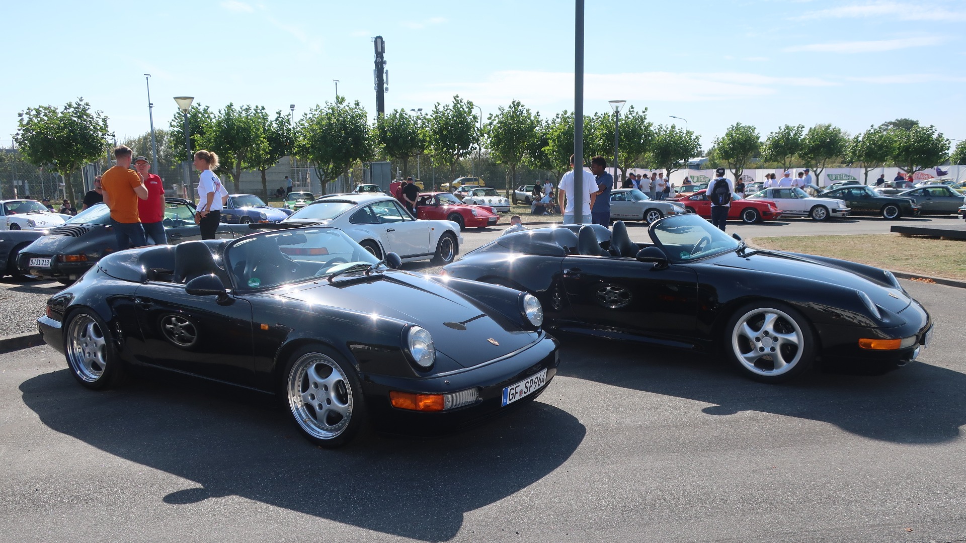 964 og 993 Speedster parkert ved siden av hverandre. Ikke et syn du ser hver dag.