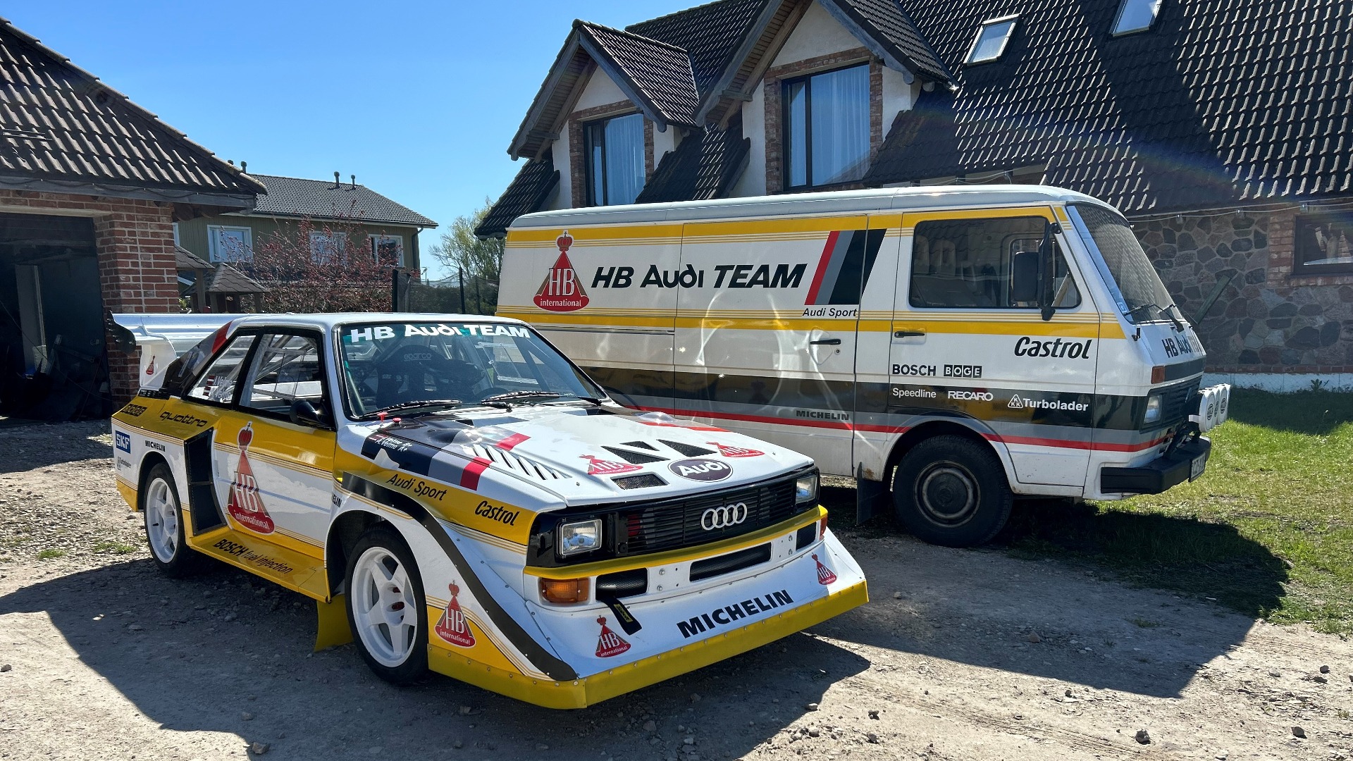 Ivars har selvfølgelig tidsriktig teambuss.