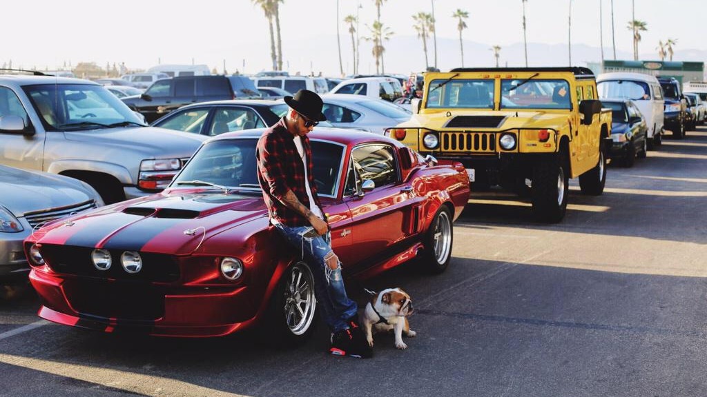 Lewis Hamilton sammen med sin GT500