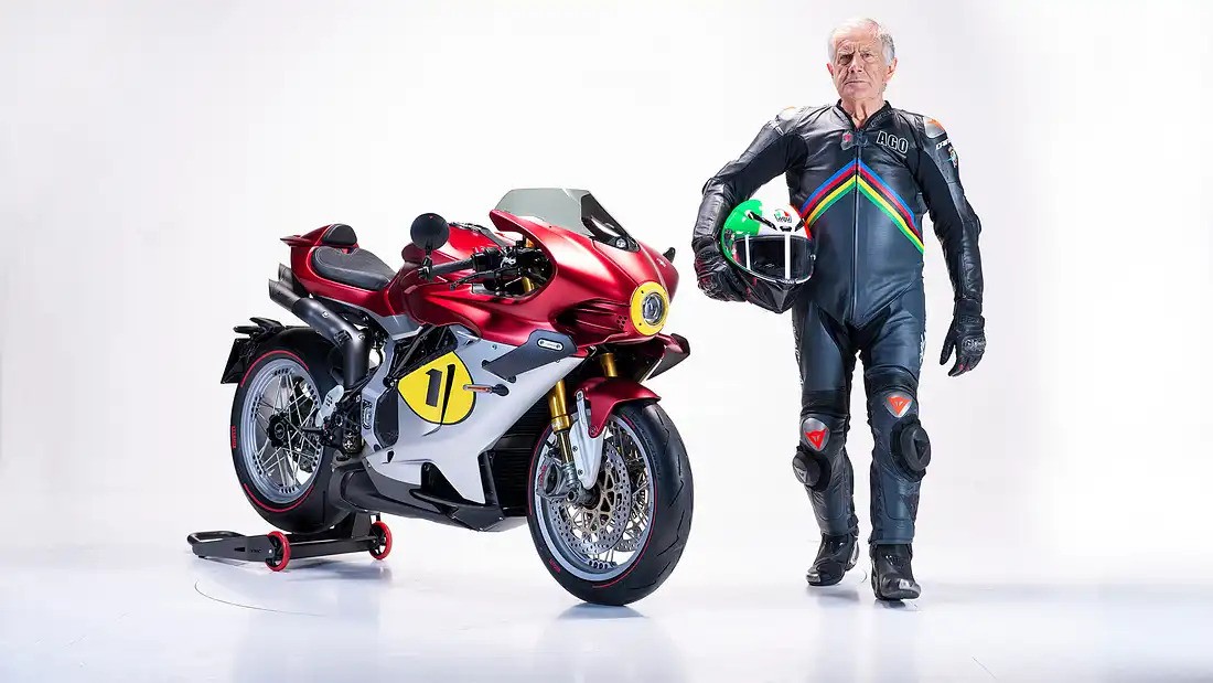 Giacomo Agostini og sykkelen som er oppkalt i hans ære.