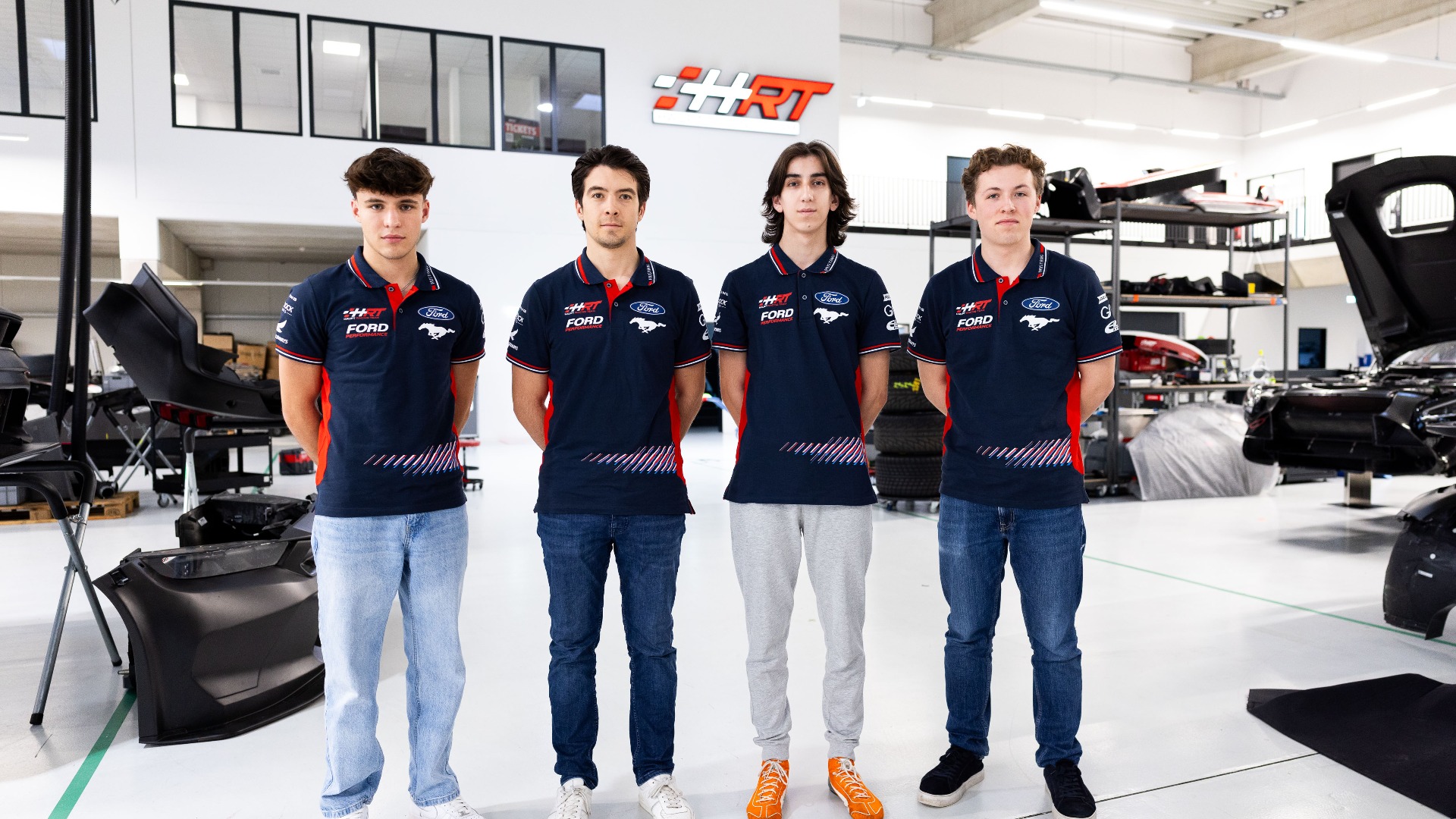 Emil Gjerdrum (t.h) sammen med teamkompisene.