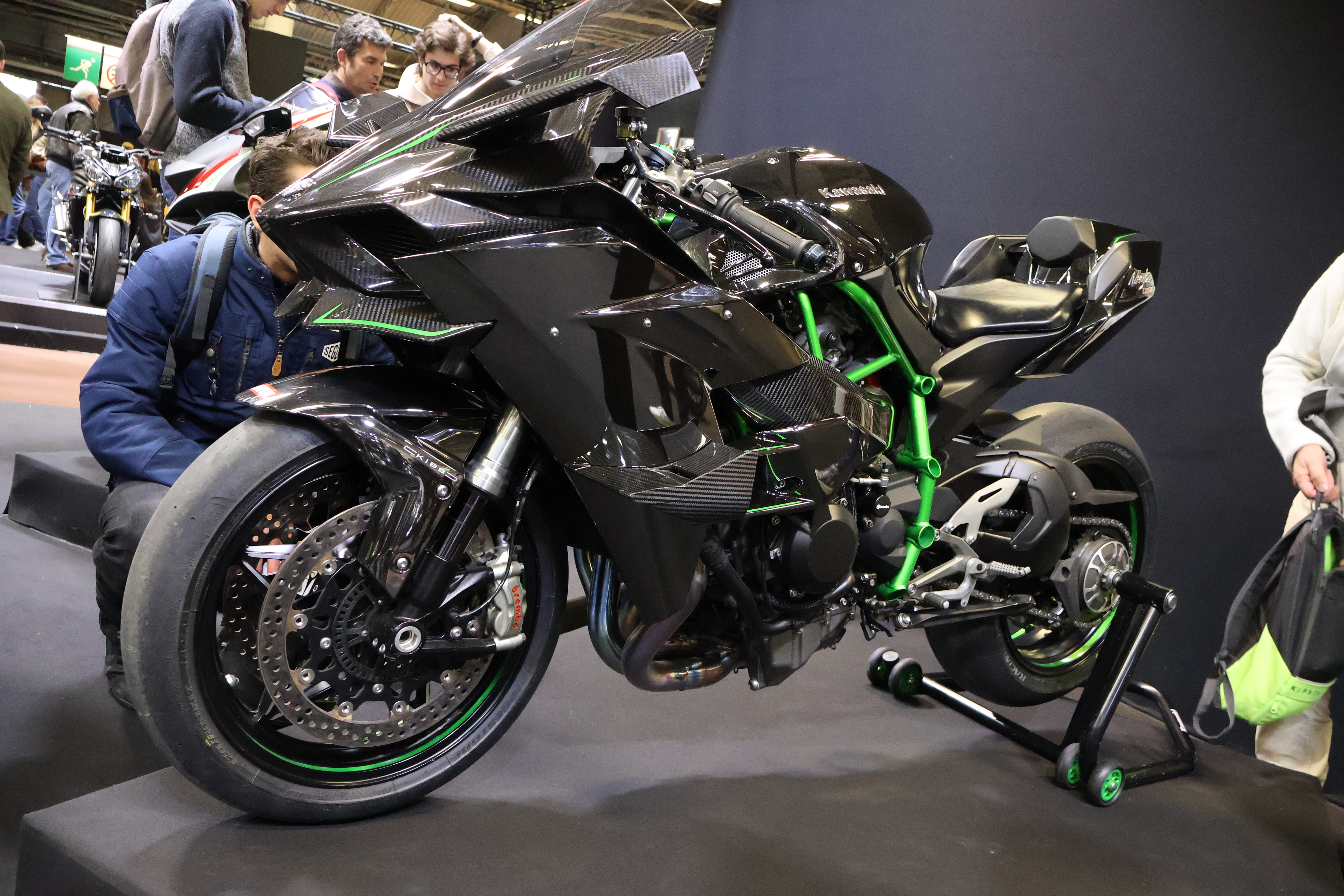 Det er gledelig nok enda flere gromme tohjulinger enn i fjor. Og det blir strengt tatt ikke grommere enn Kawasaki Ninja H2R med 326 hk. 