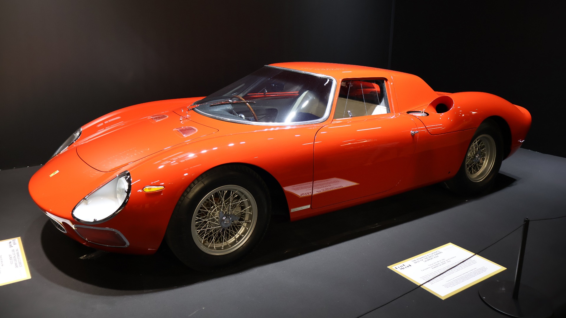 En aldeles nydelig 1964 Ferrari 250LM som for bare to dager siden vant The Peninsula Classics best of the best, hvor de beste premievinnerne i året som gikk kjemper om den gjeveste prisen.