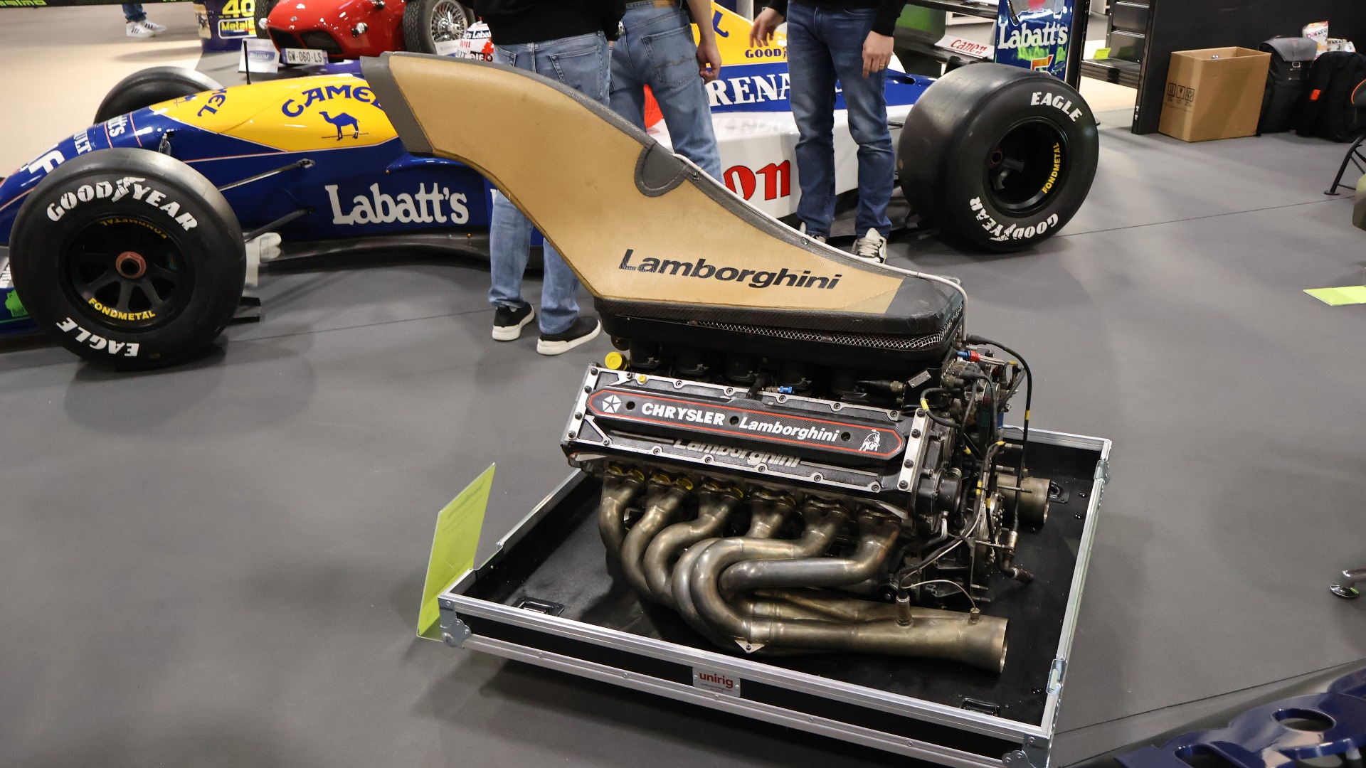 Man finner en del gromme motorer til salgs på Retromobile. Dette er sannsynligvis årets grommeste. En fullt fungerende 1990 Lamborghini V12 Formel 1 motor. Løp og kjøp! 