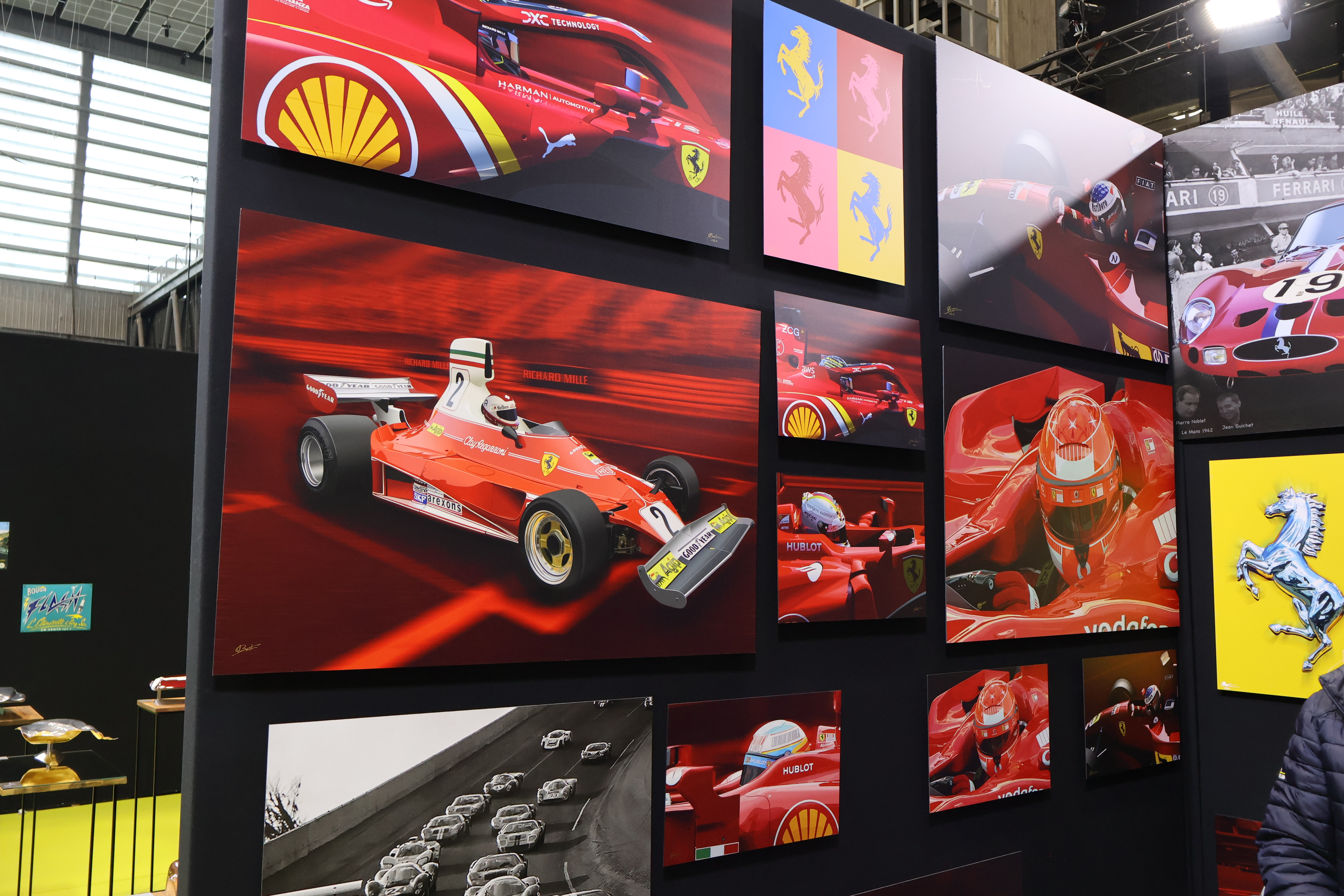 Det er enorme mengder F1-relatert kunst å finne på Retromobile. Her fin veggpynt for Ferrari-fansen. 