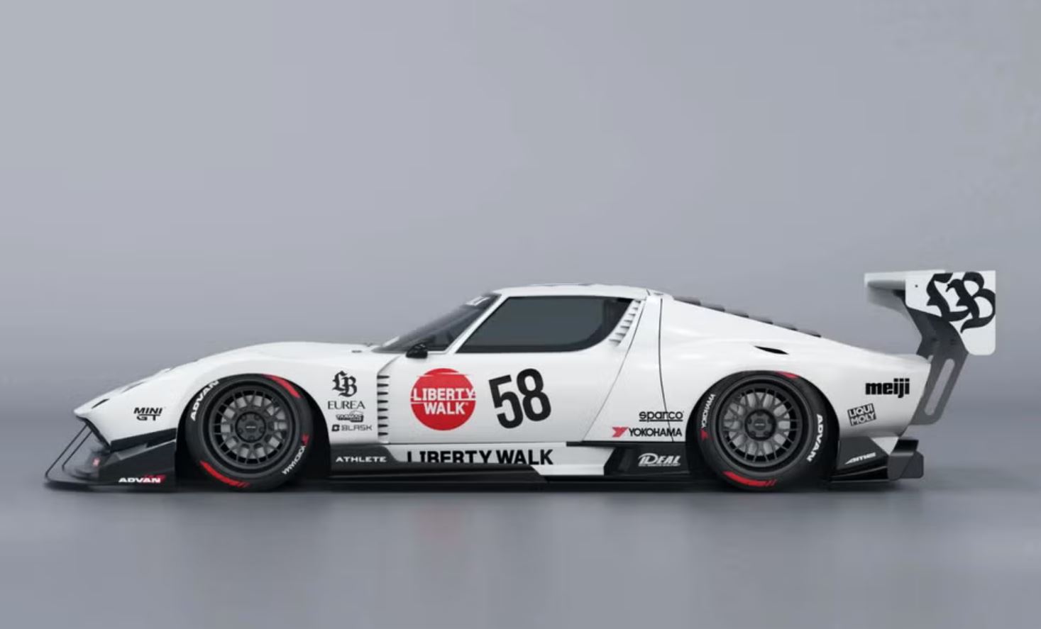 Gigantisk vinge, og som seg hør og bør, en massiv diffusor bak.