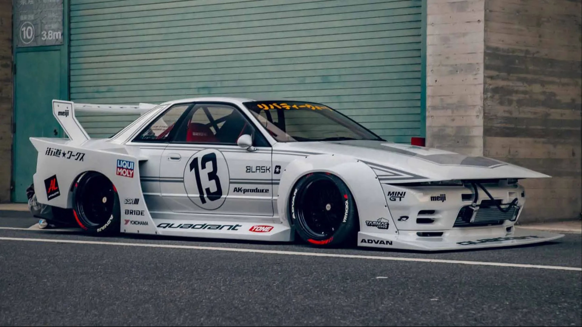 Liberty Walk Nissan Skyline GT-R R32.