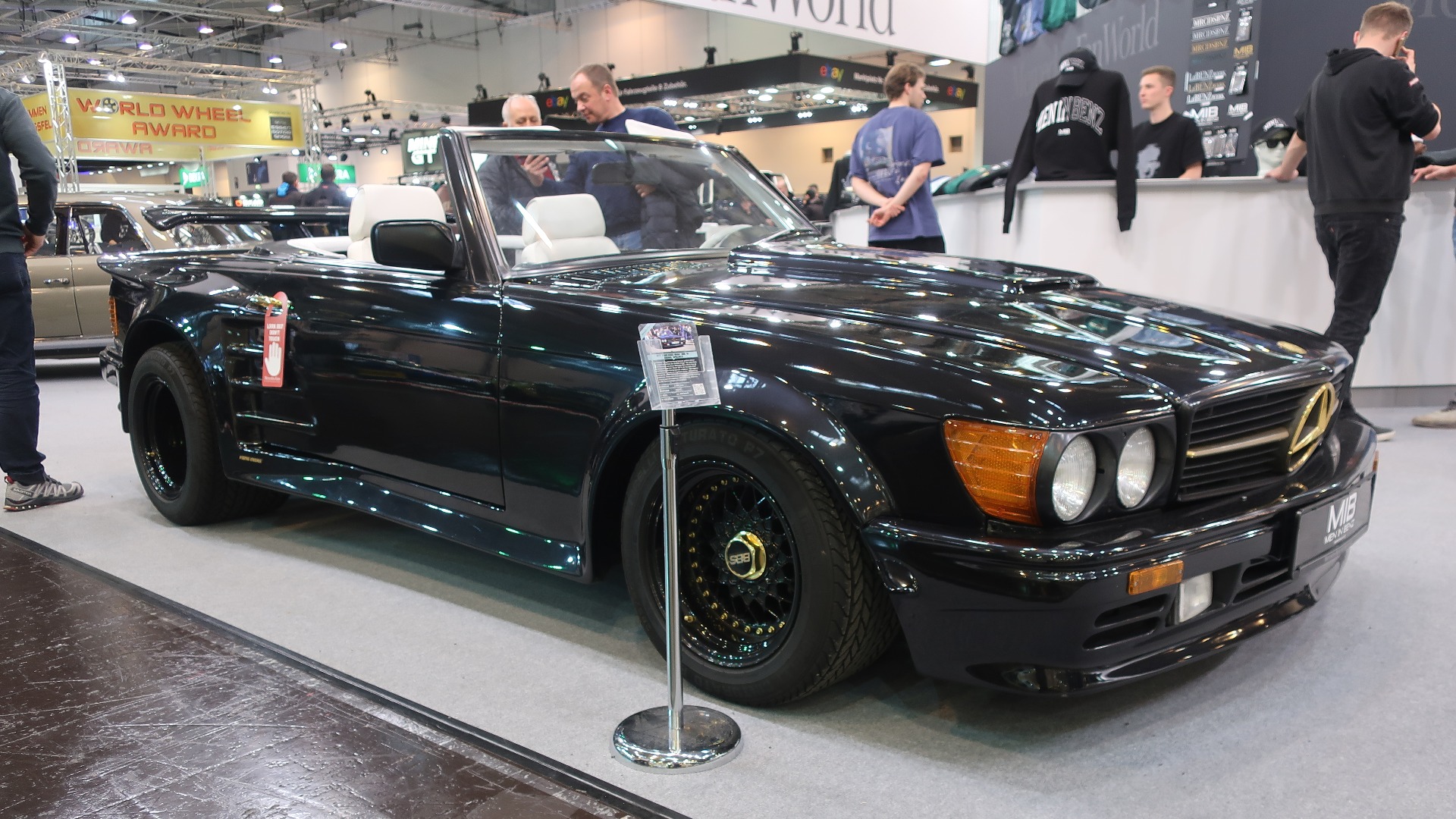 En god gammel ombygging i form av en 350 SL i herlig 80-talls tysk customstil levert av Koenig. 