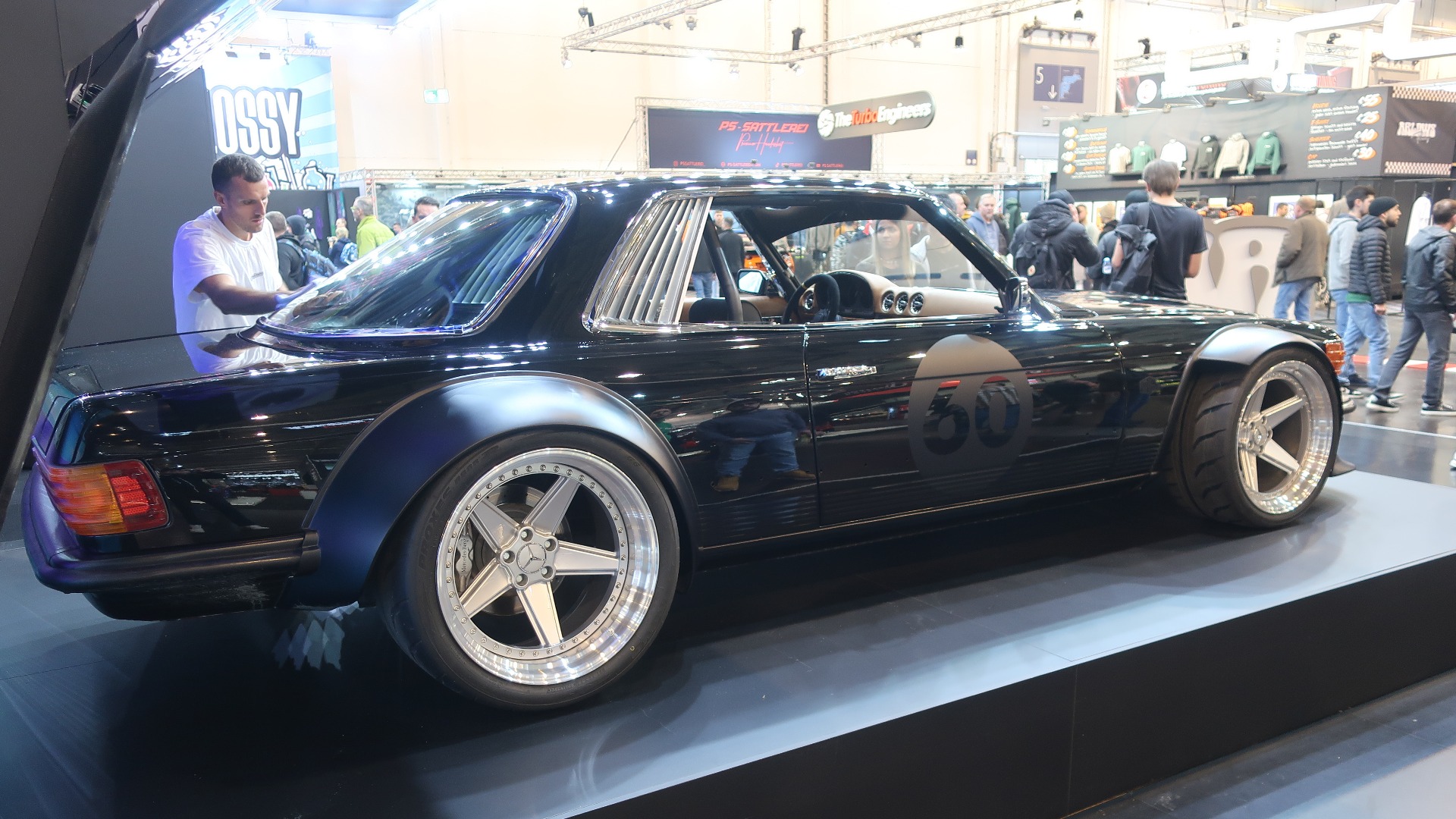 Superbøllete Mercedes-Benz SLC «Turbo Zwoel» med V12 Turbomotor og ekstrem bredding fra JP Performance.