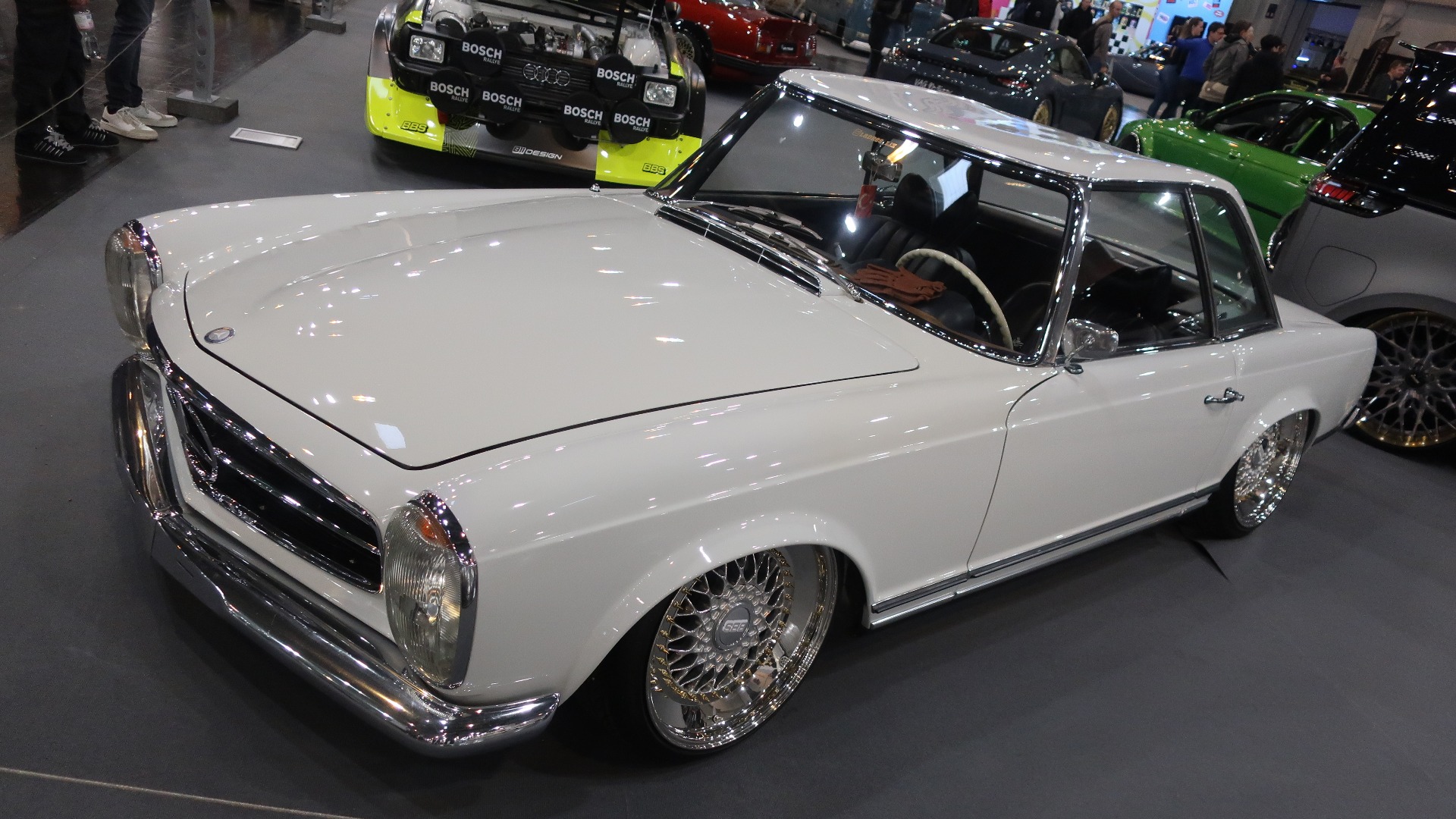 Eier har fått på plass nytt tak, men holdt fast ved den originale hvitfargen Papyrusweiss.