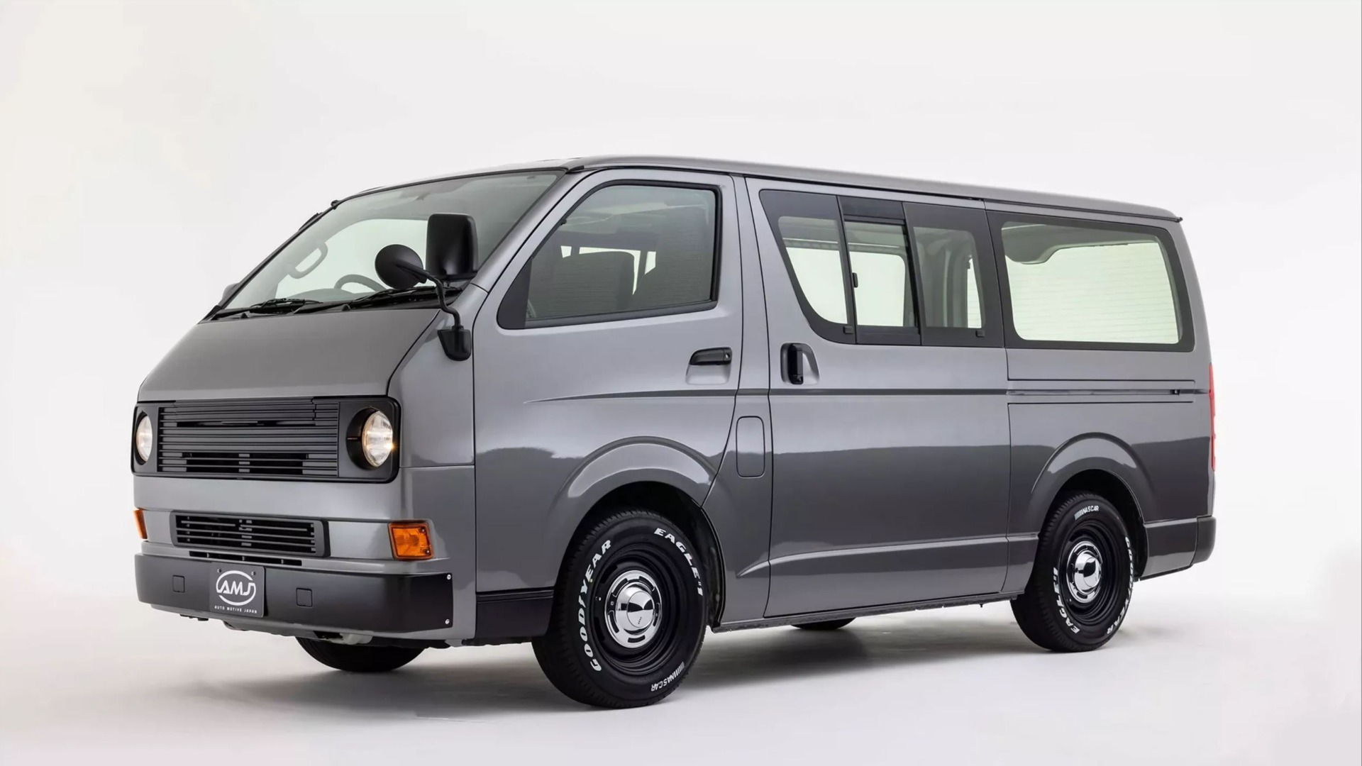 Toyota HiAce med The Vanace Type 1-kit.