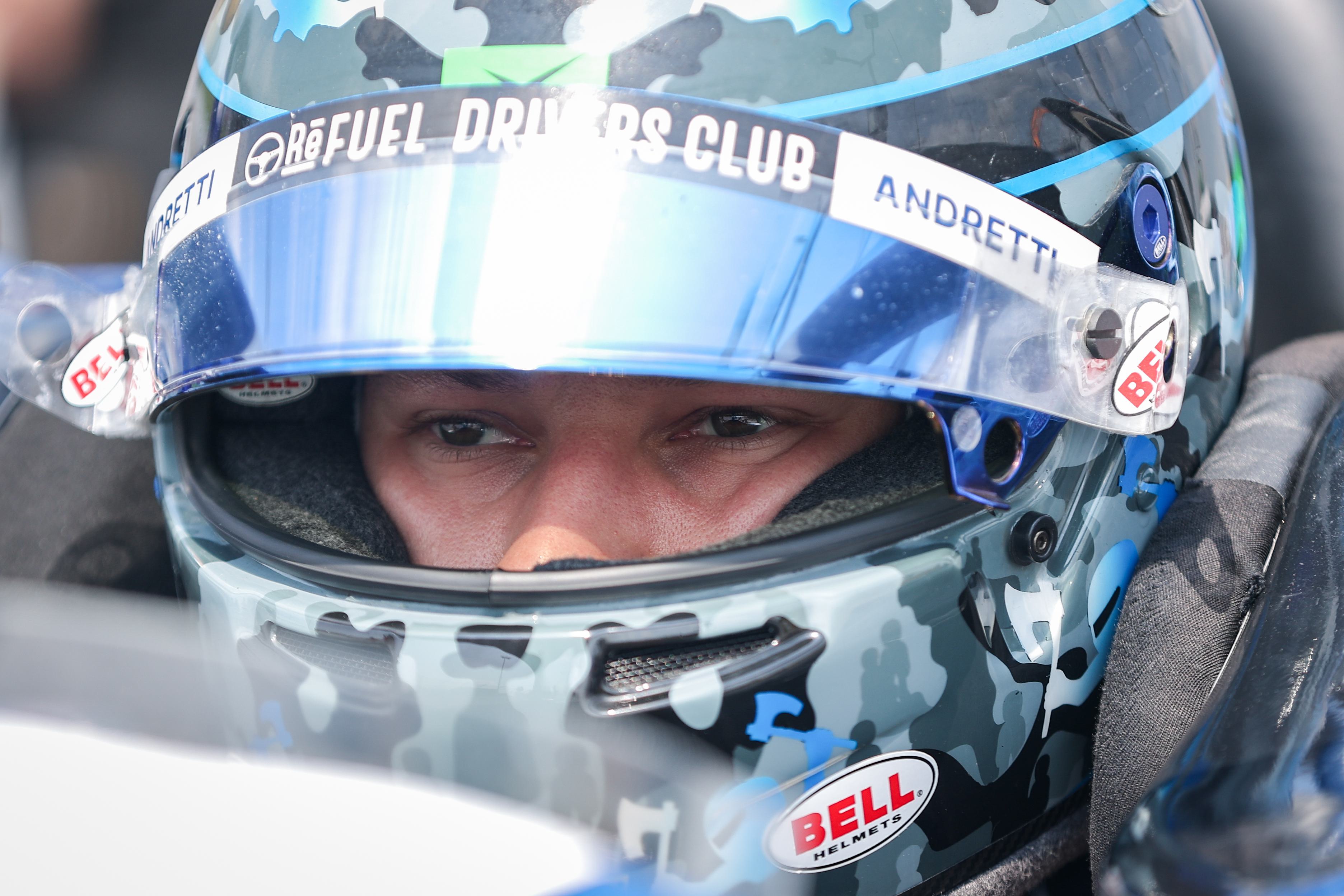 Dennis med Refuel Drivers Club på hjelmen