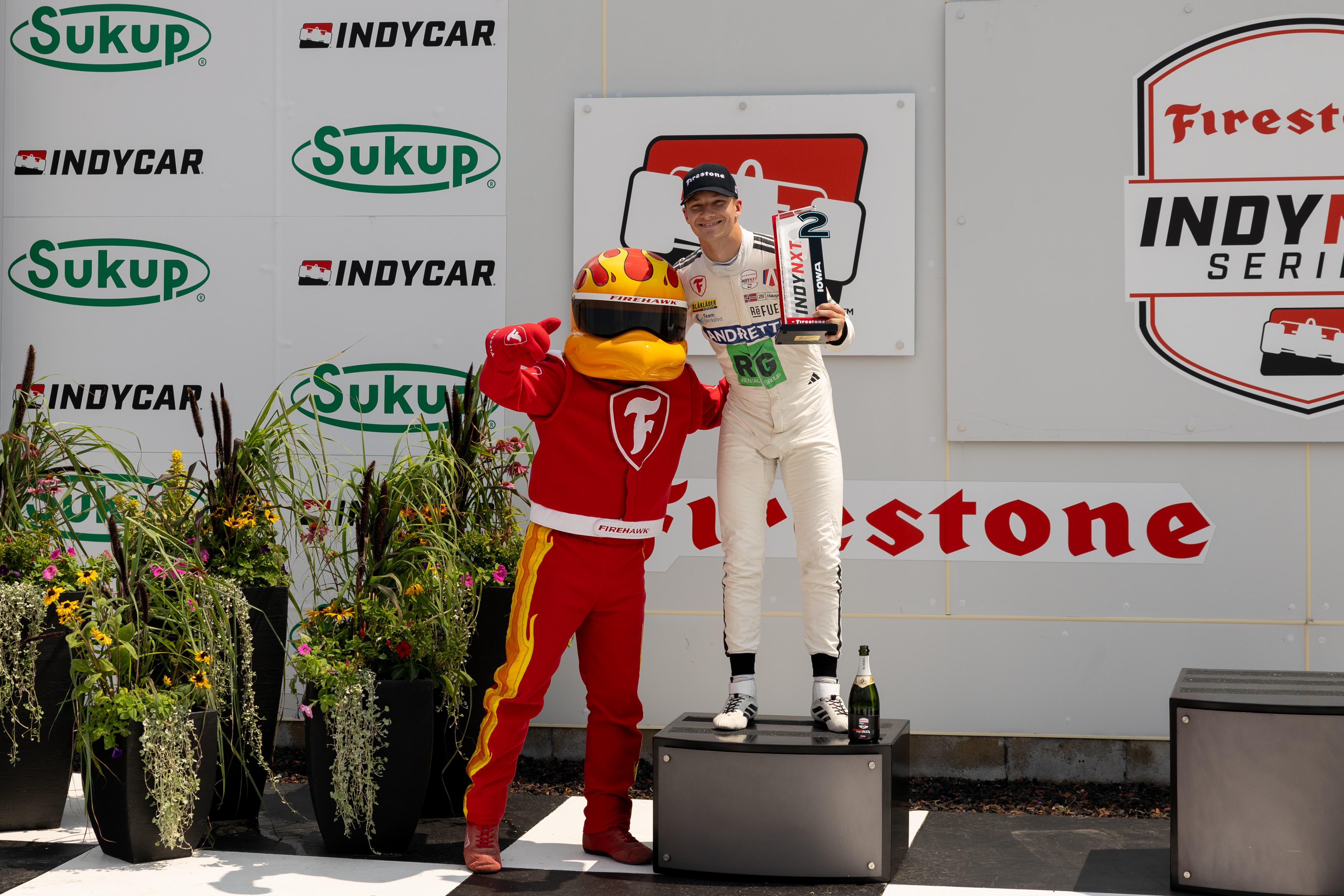 Dennis feiret podiumet med et stort smil