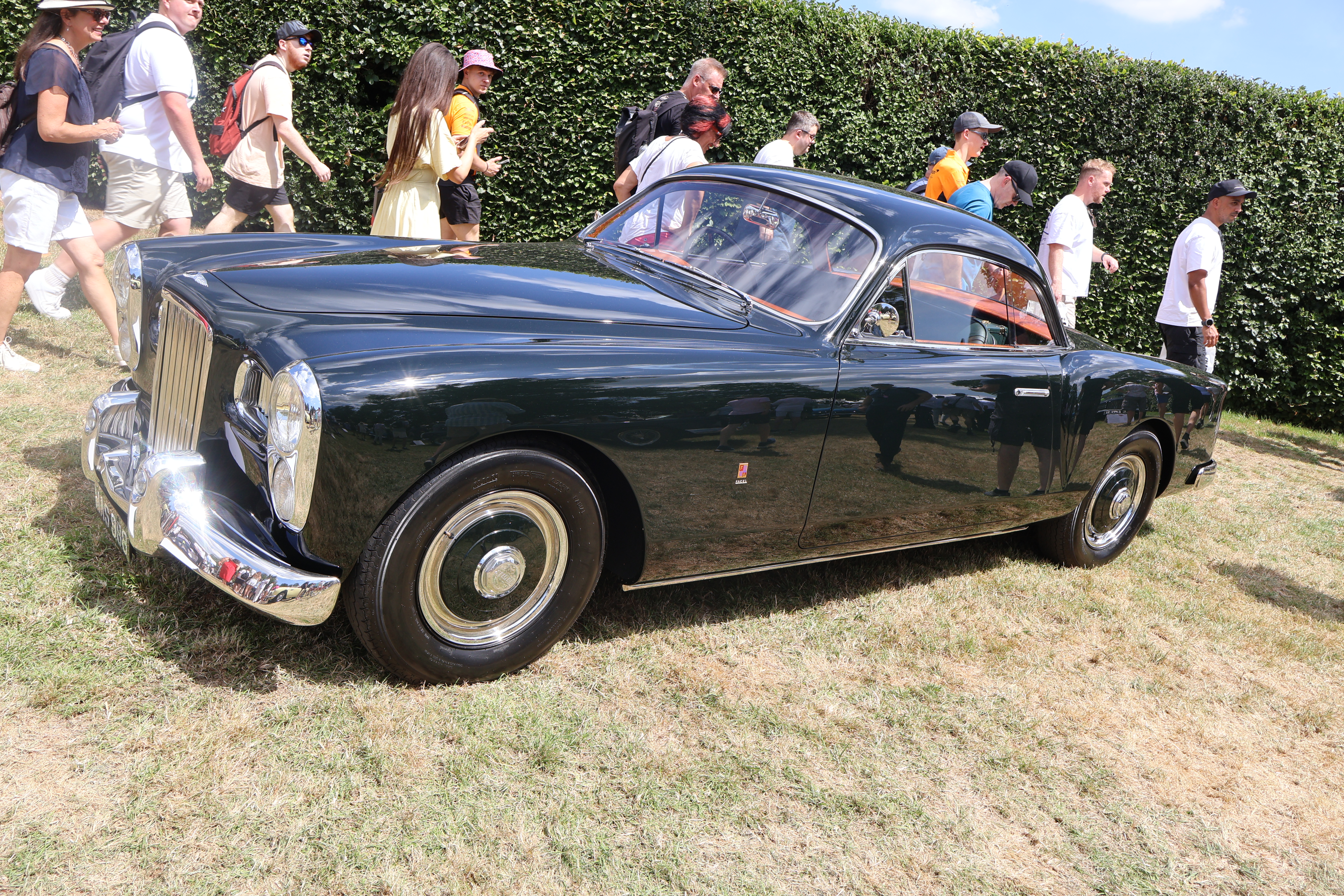 Cresta II Facel Metallon bygget på en 1951 Bentley Mk VI, som ble bestilt av Jean Daninos, grunnleggeren av Facel Vega. Bilen var en gave til hans kone, og kunne ses på Concours-utstillingen på Goodwood. 