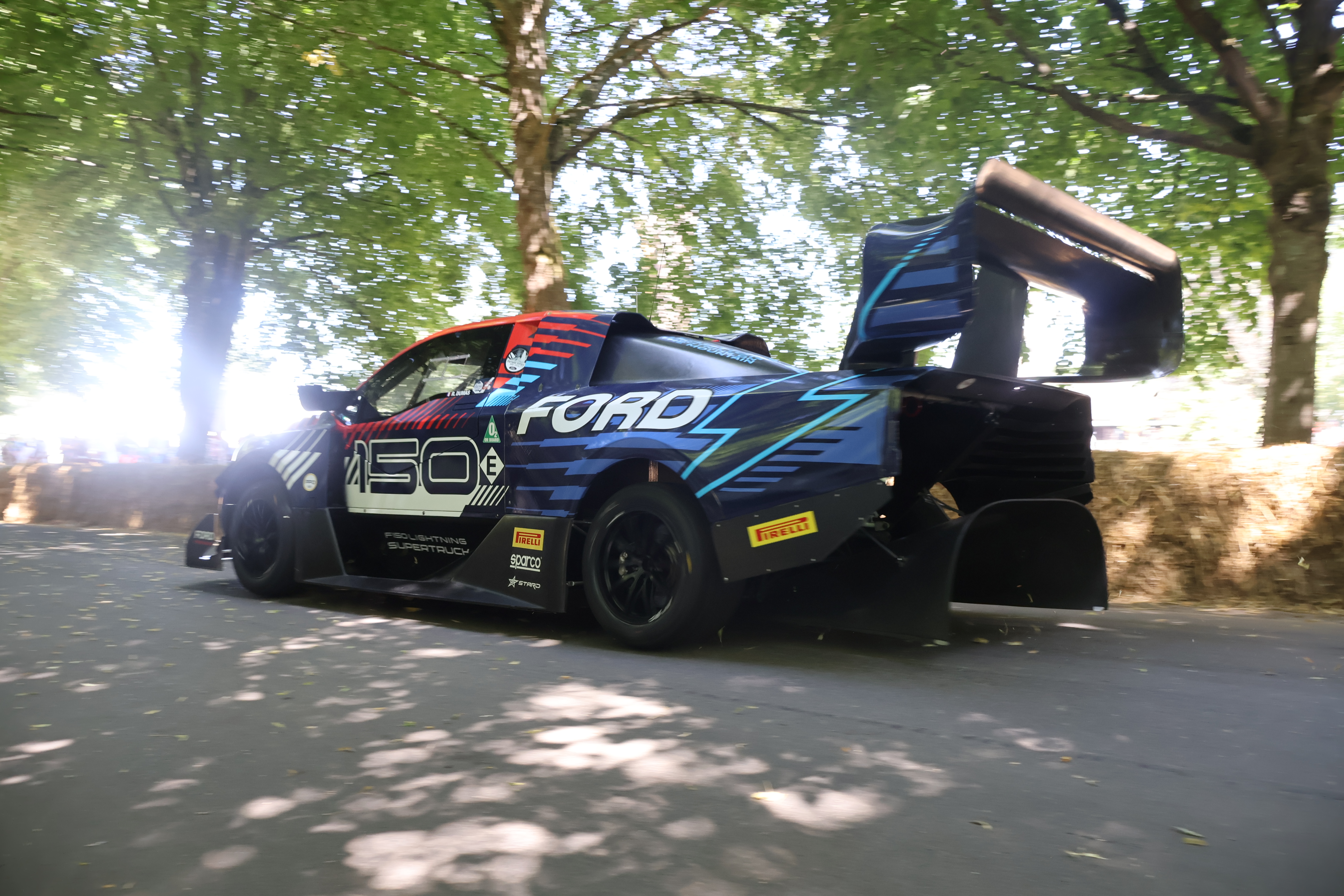 Raskest opp bakken av de som kunne sette offisiell tid var Ford Supertruck. 