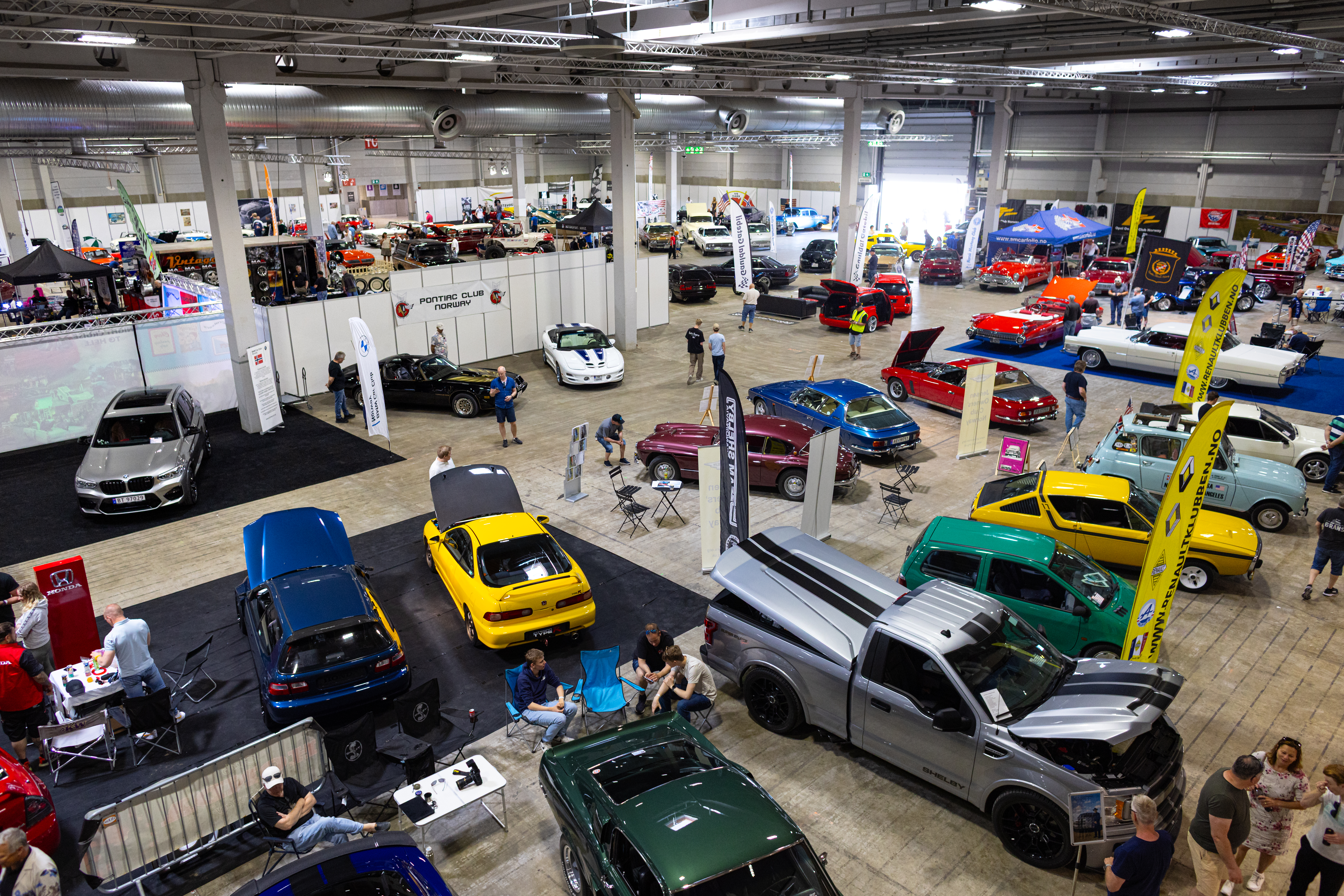 Alt fra Mustang, Honda, Porsche og lignende var utstilt