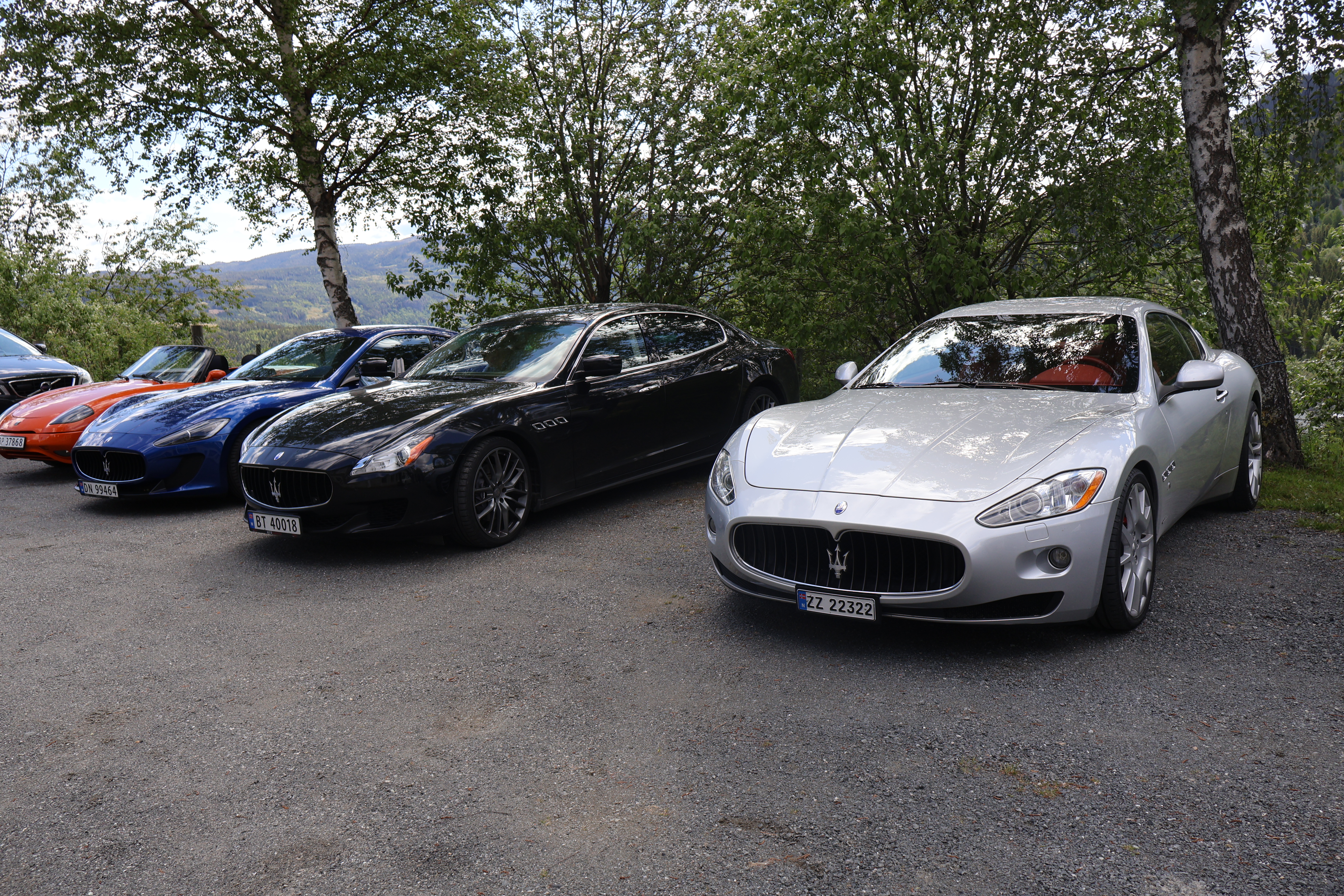 GranTurismo er den mest populære bilen i klubben. Her to av dem med en Quattroporte i midten.