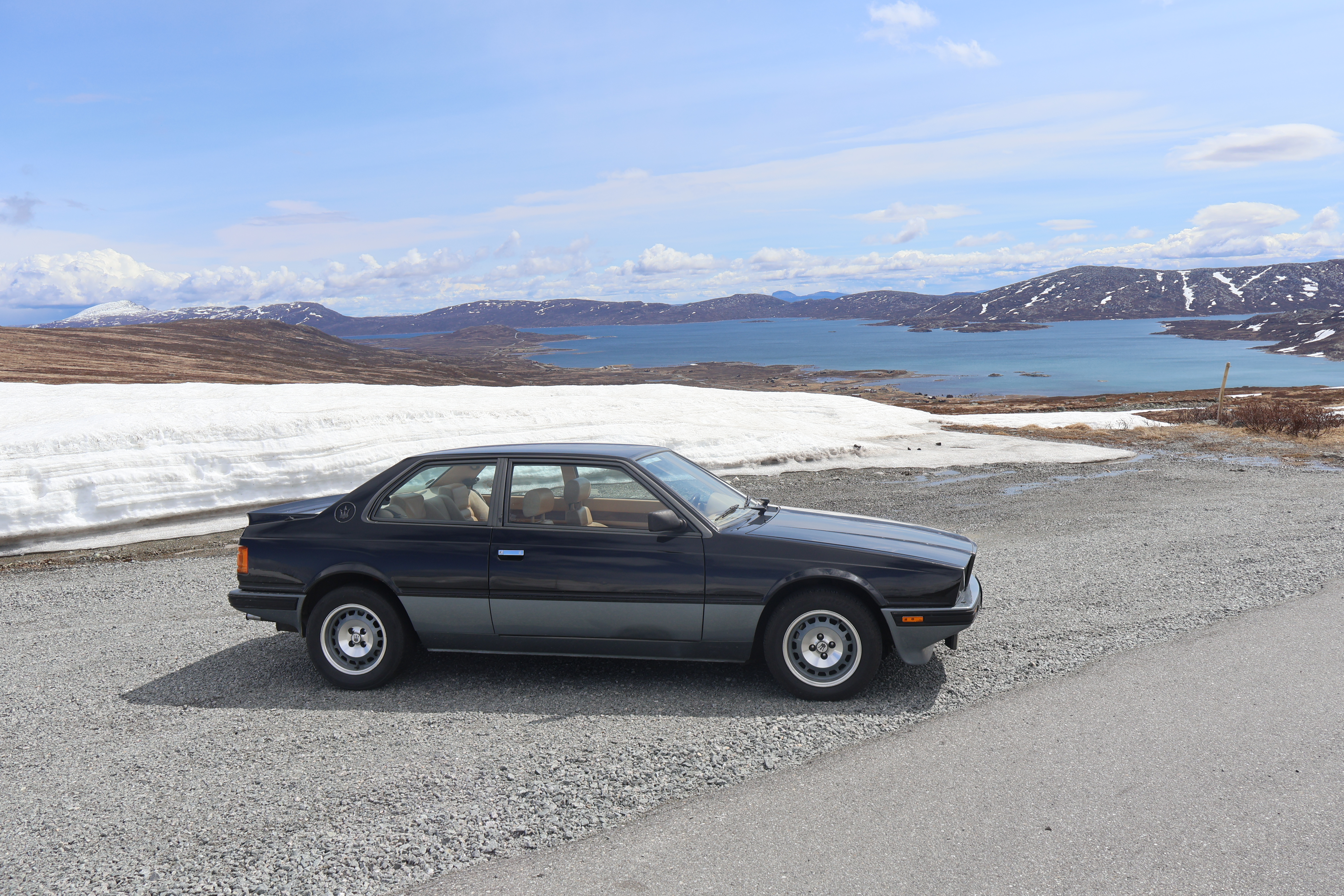 Jotunheimen er en fin bakgrunn når man vil ta bilder.