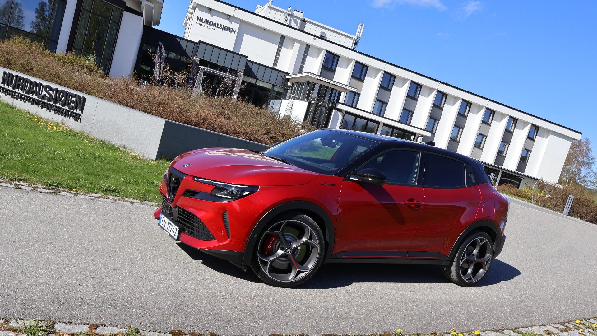 Alfa Romeo Junior på plass fremme ved hotellet i Hurdal.