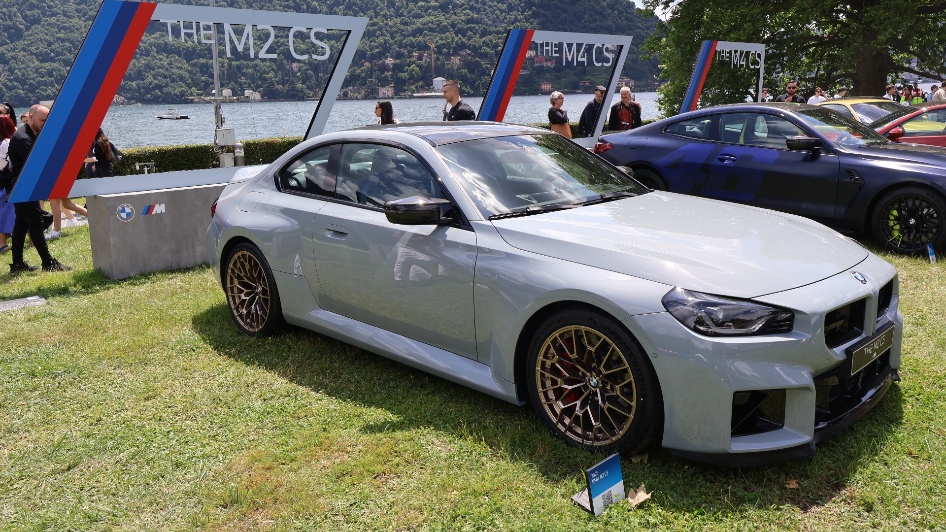 BMW hadde med en grå M2 CS som stod utstilt på Villa Erba.