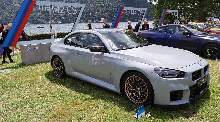 BMW hadde med en grå M2 CS som stod utstilt på Villa Erba.