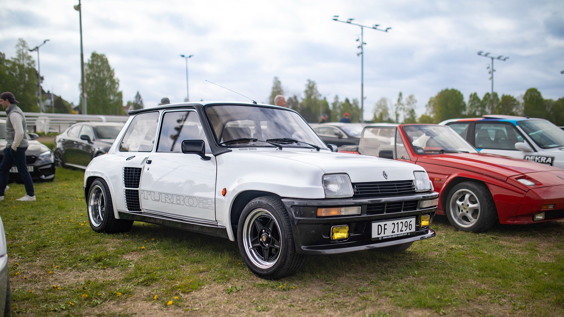 Også franskmennene har bygget mye gromt, og en av de absolutt feteste fra baguett-landet må være Renault 5 Turbo 2.