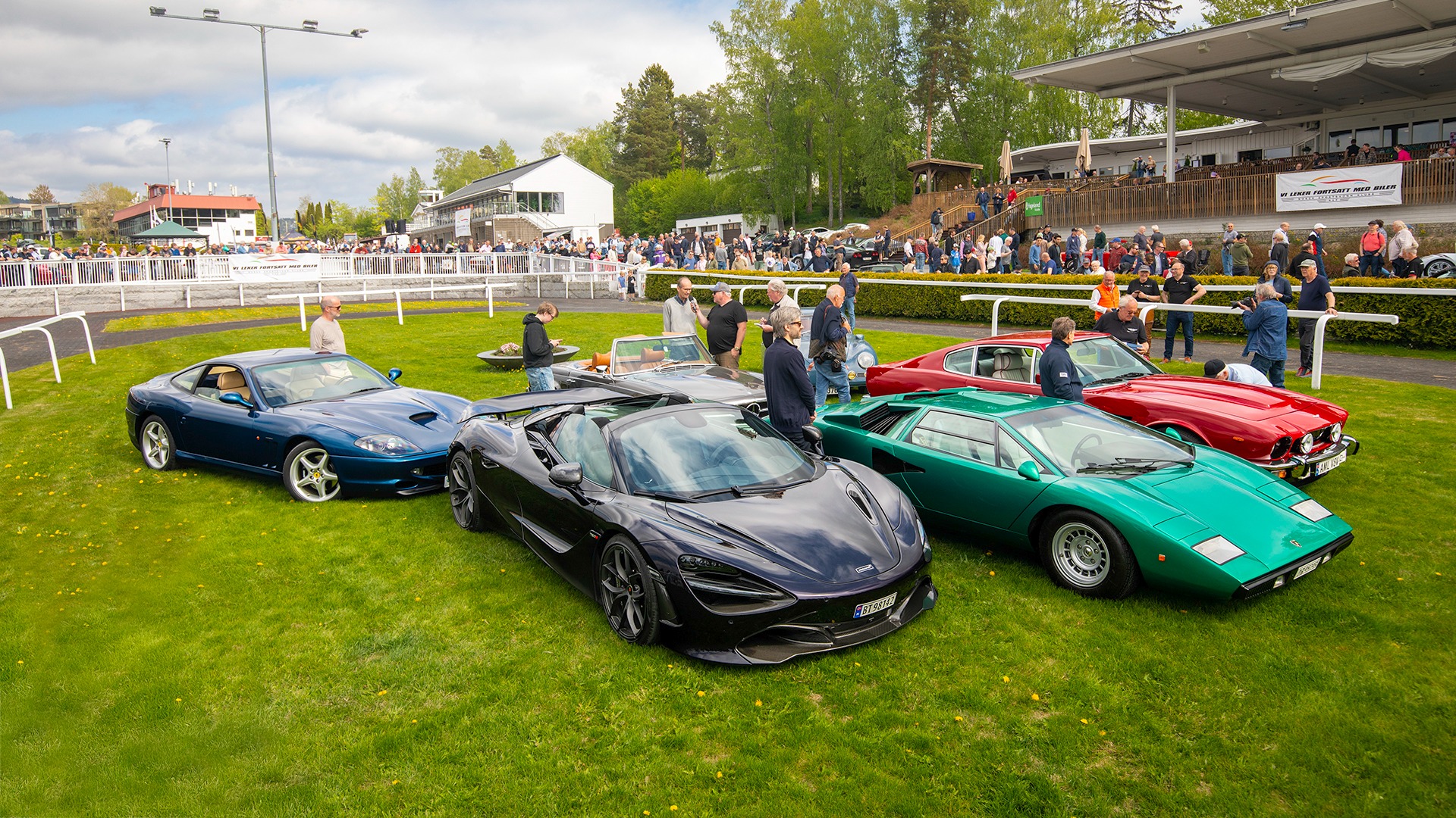 Premievinnerne. Bak fra venstre: Ferrari 550 Maranello, Mercedes-Benz 280 SL, Porsche 356. Foran fra venstre: McLaren 720 S Spider, Lamborghini Countach LP 400, Aston Martin V8 Vantage.