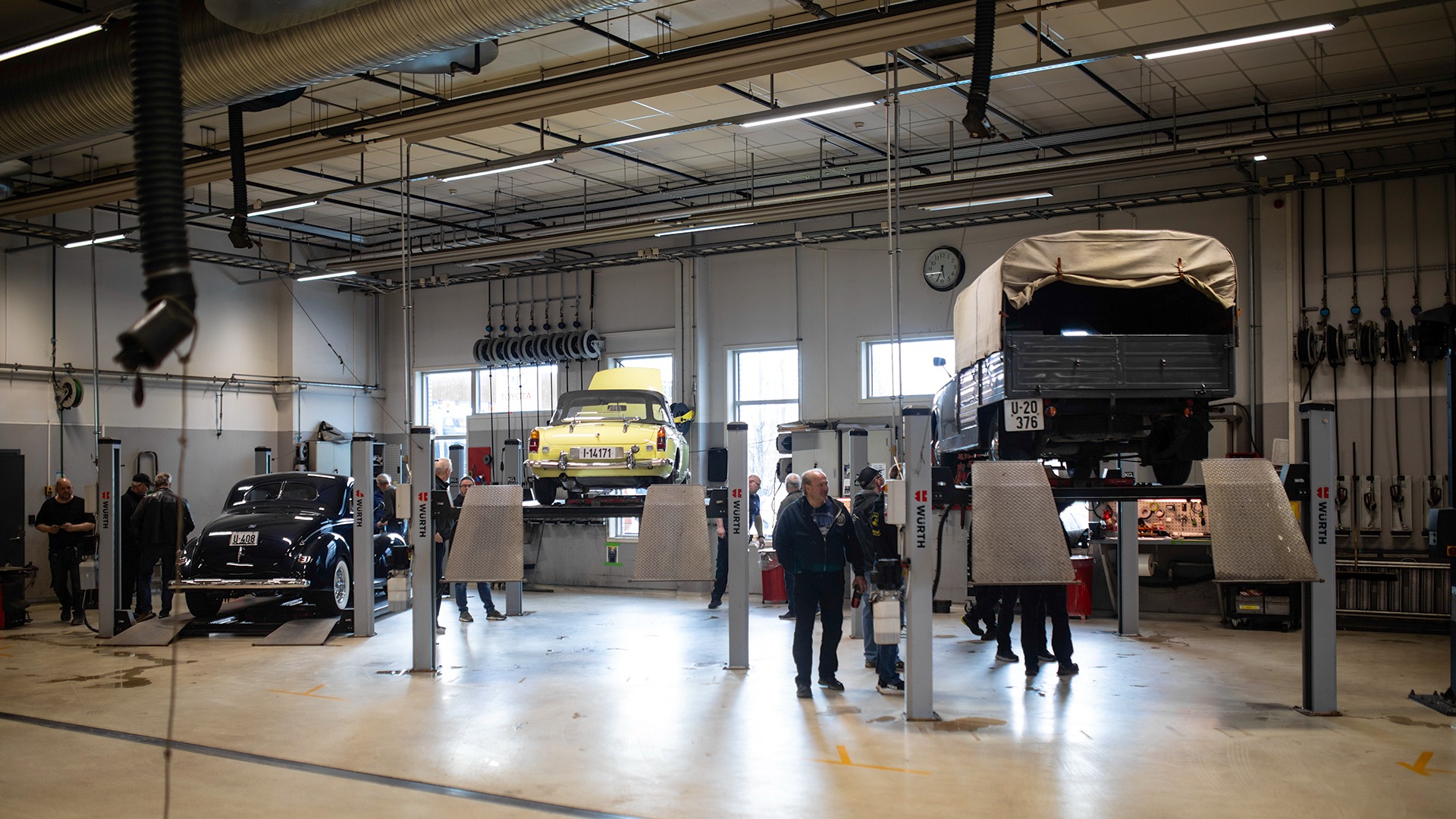 Tre løftebukker og seks frivillige fra Toyota Bilia Trondheim sto bak sikkerhetssjekken.