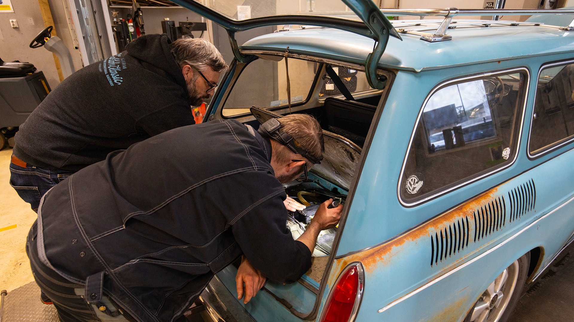 Bøllete Volkswagen 1600 får en gjennomgang.
