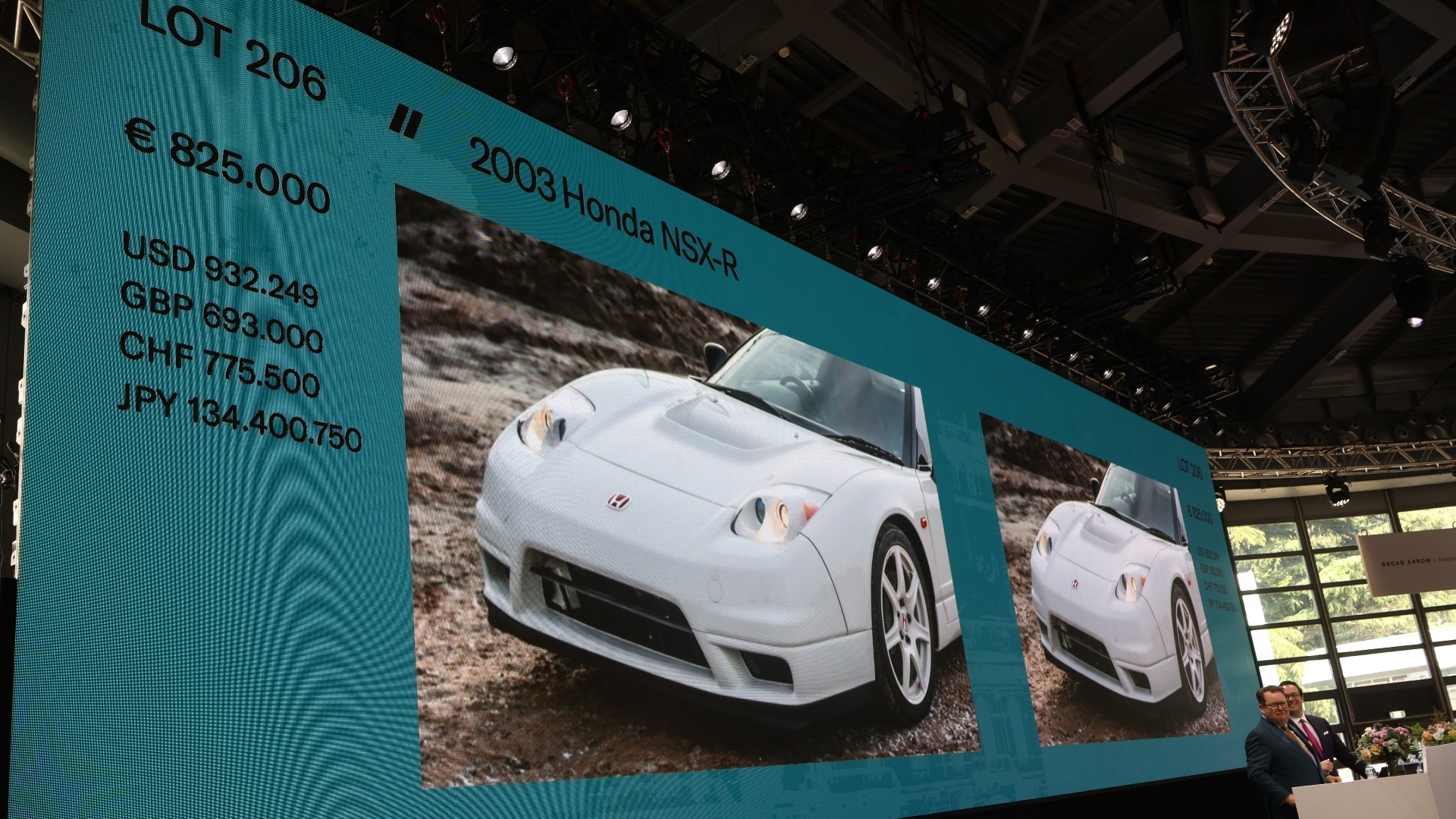 Broad Arrow Auctions holdt auksjon lørdag. Her har en Honda NSX-R akkurat blitt solgt for 825.000 Euro.