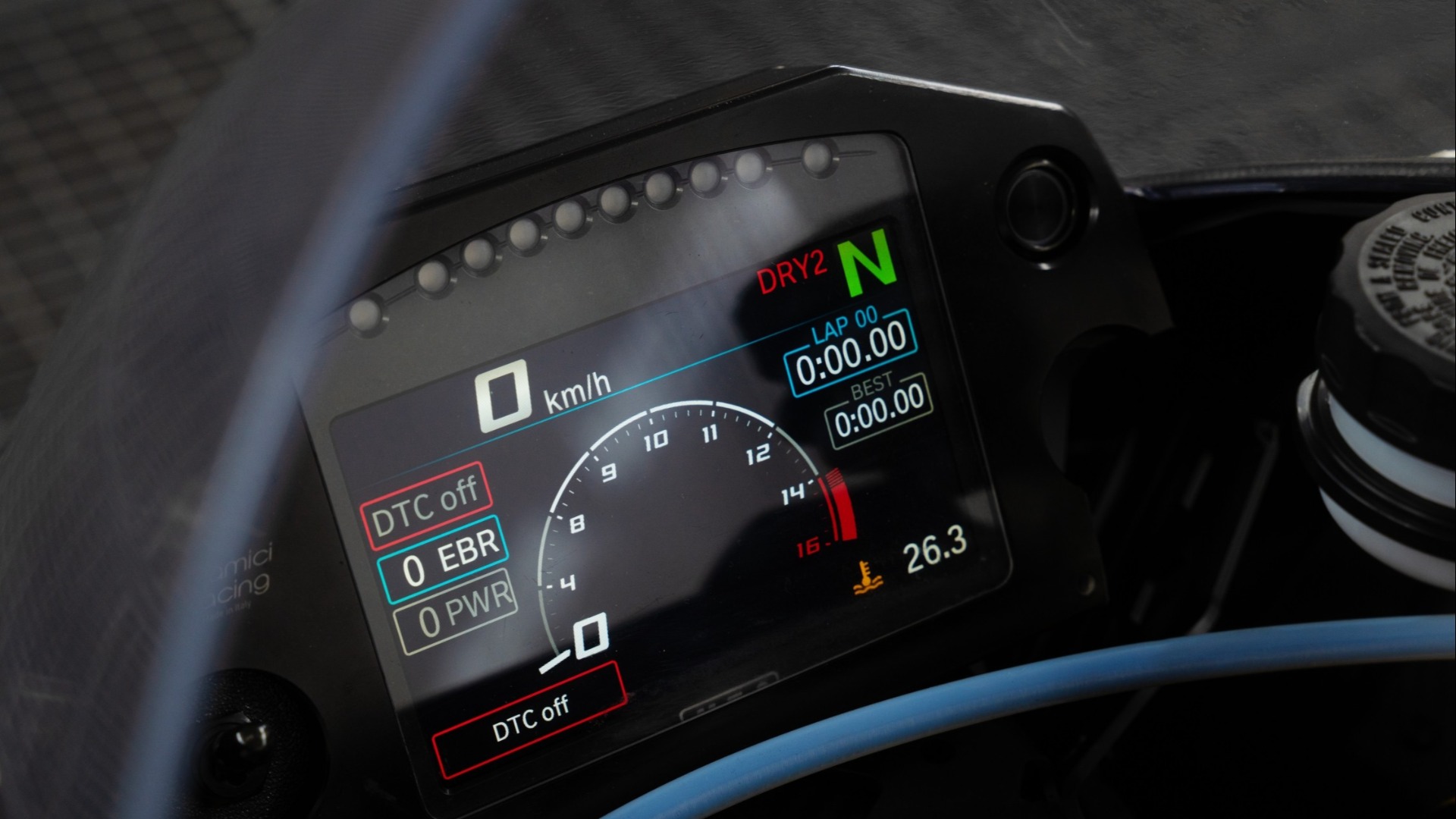 Herlig race dash med infoen du trenger.