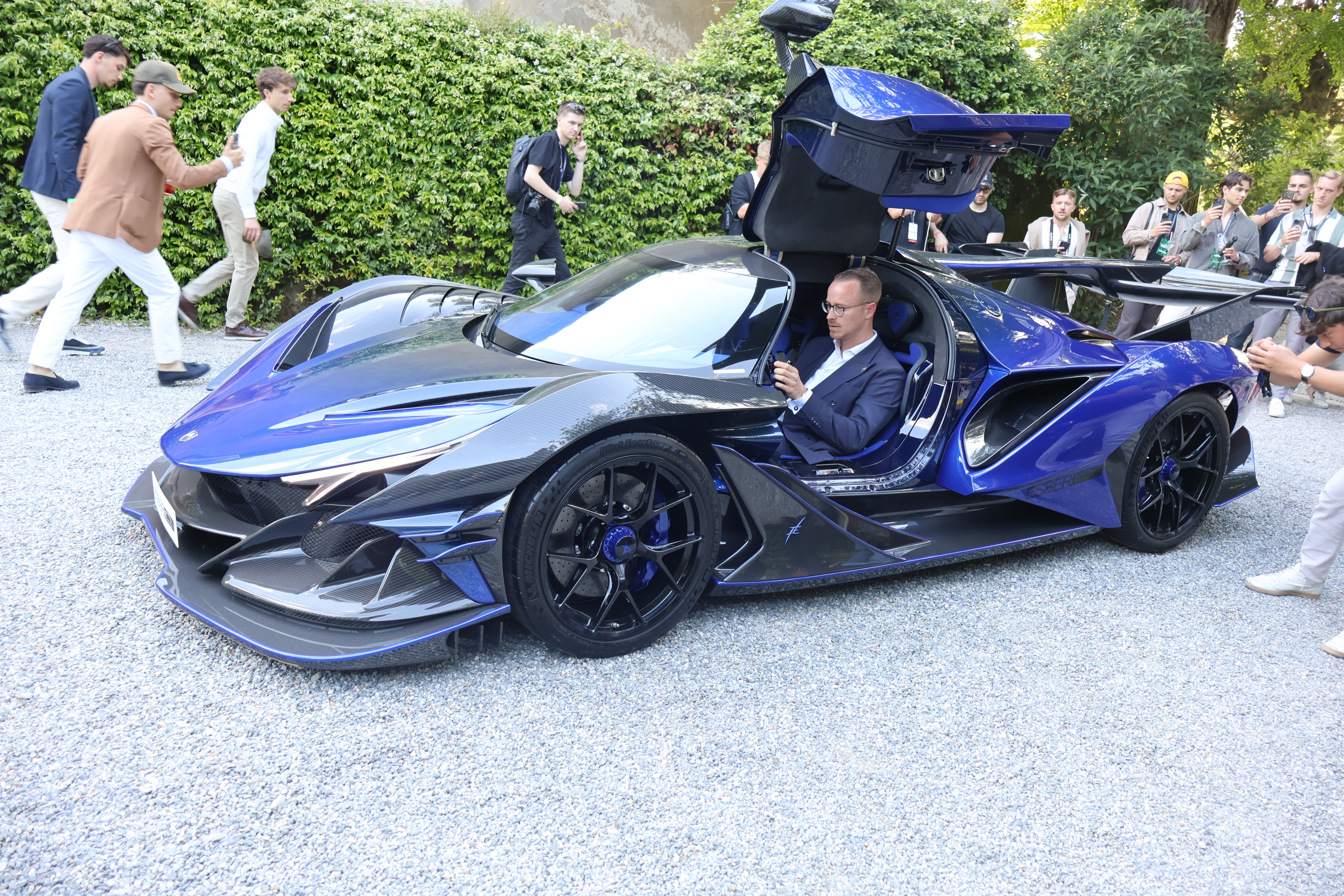 En Apollo Intensa Emozione ble fyret opp, og da gikk tilskuere amok med mobiltelefoner.
