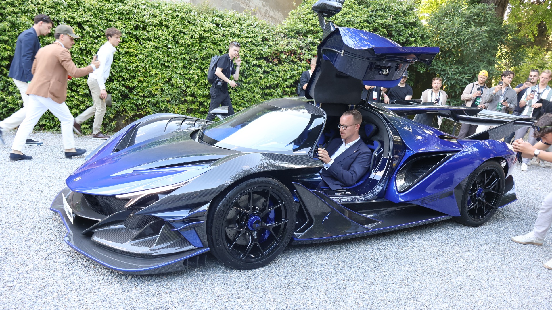 En Apollo Intensa Emozione ble fyret opp, og da gikk tilskuere amok med mobiltelefoner.