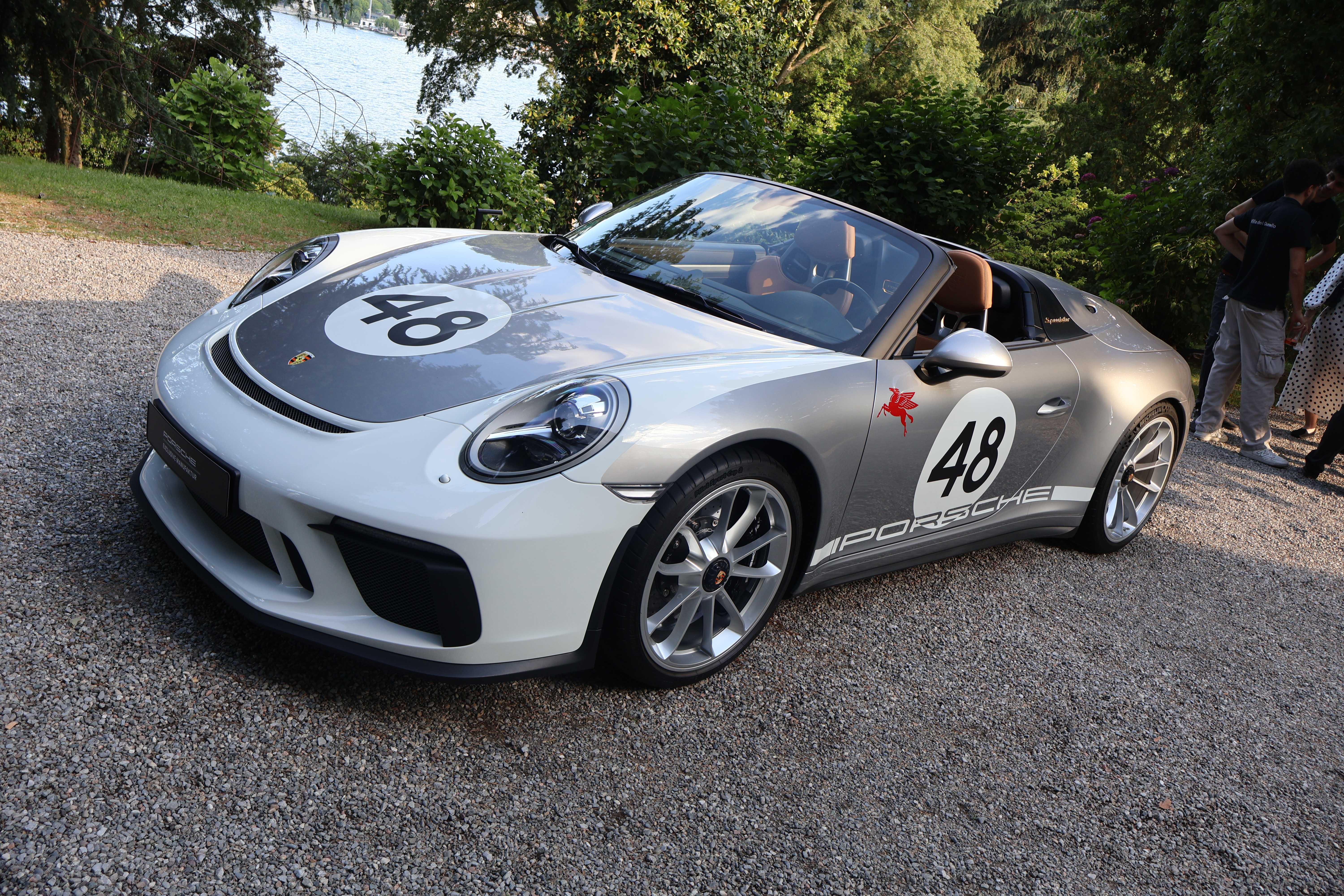 Porsche var på plass med egen stand, og viste endel ulike 911 bygget på spesialordre.