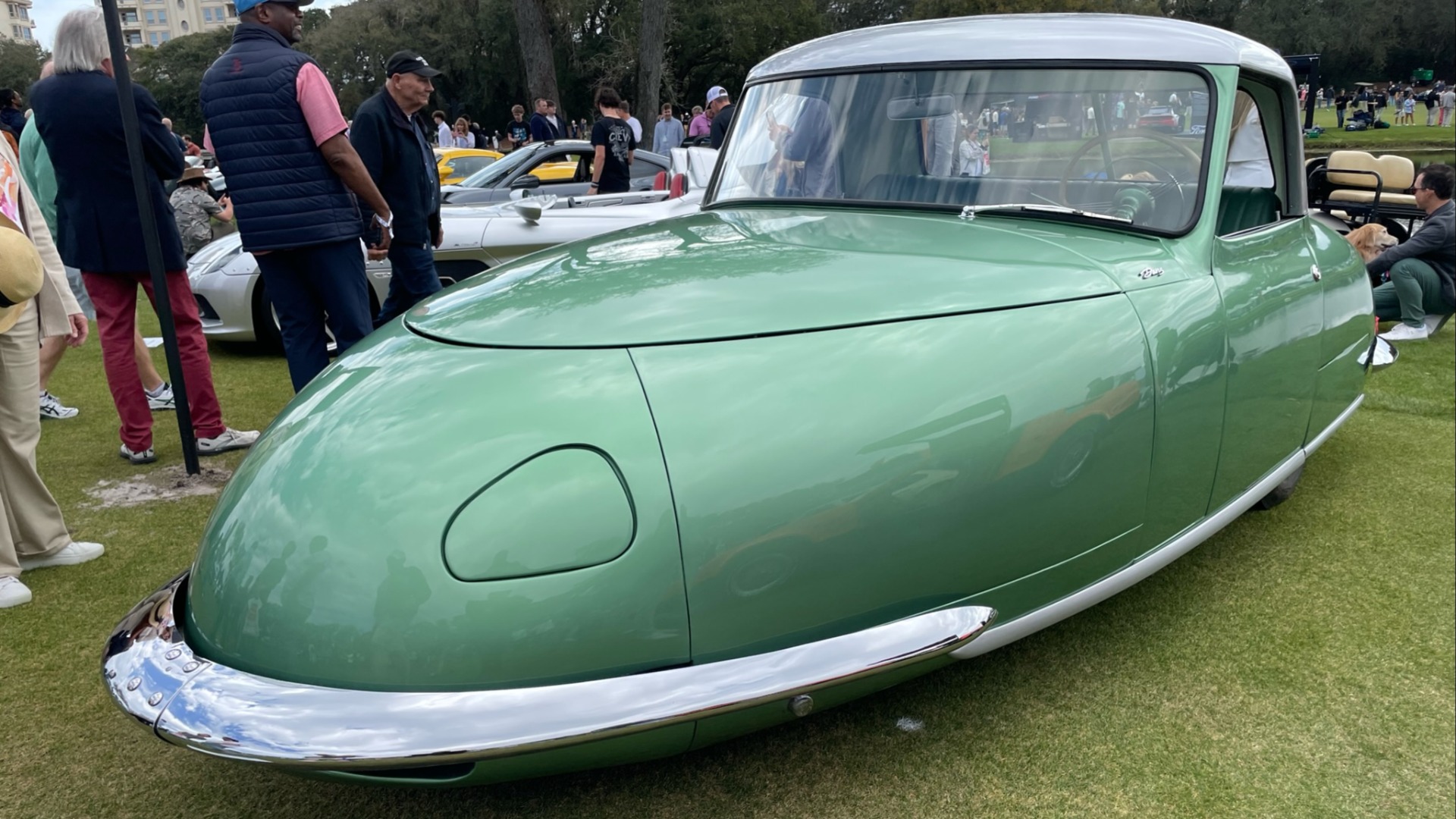 Wayne Carini kjent fra TV-serien Chasing Classic Cars hadde tatt med seg en av 13 stk Davis Divan produsert i Los Angeles mellom 1947-1949.