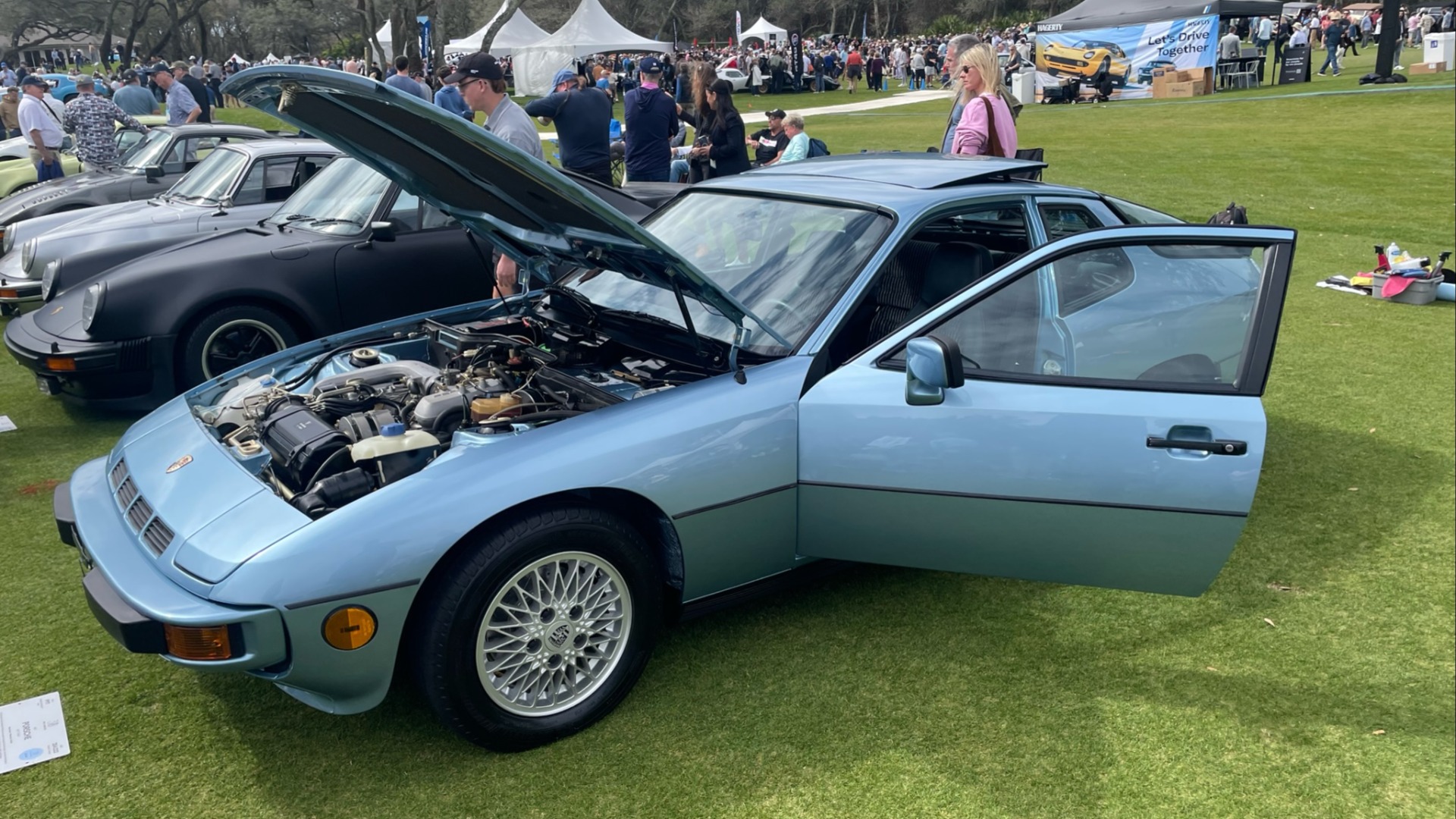 Denne Porsche 924 turboen i utrolig originalstand og med kun 1000 miles på telleren viser at man ikke nødvendigvis må ha 7-sifret saldo på bankkontoen for å stille ut bil på Amelia Island.