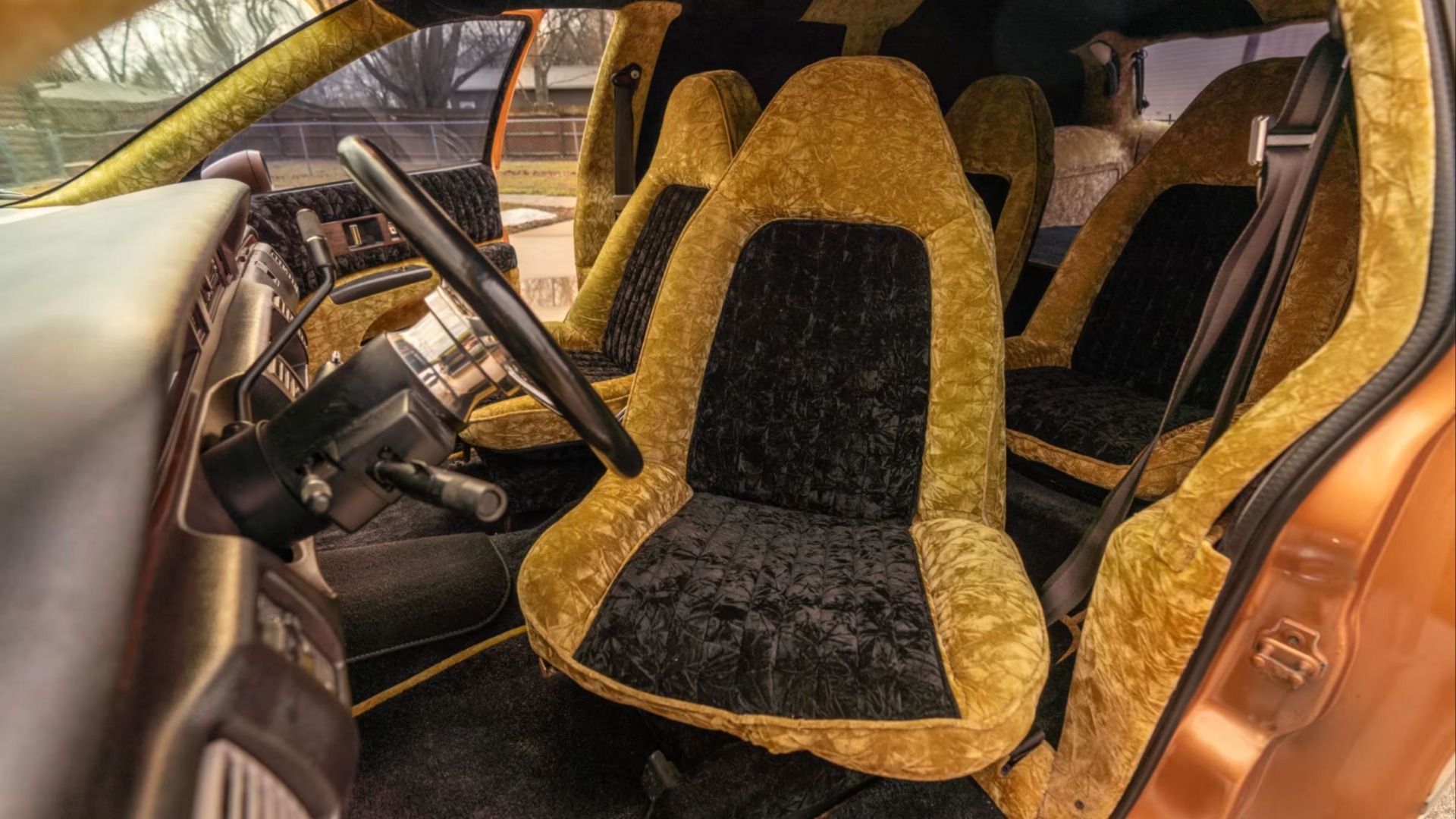 Begge forsetene har svingfunksjon.