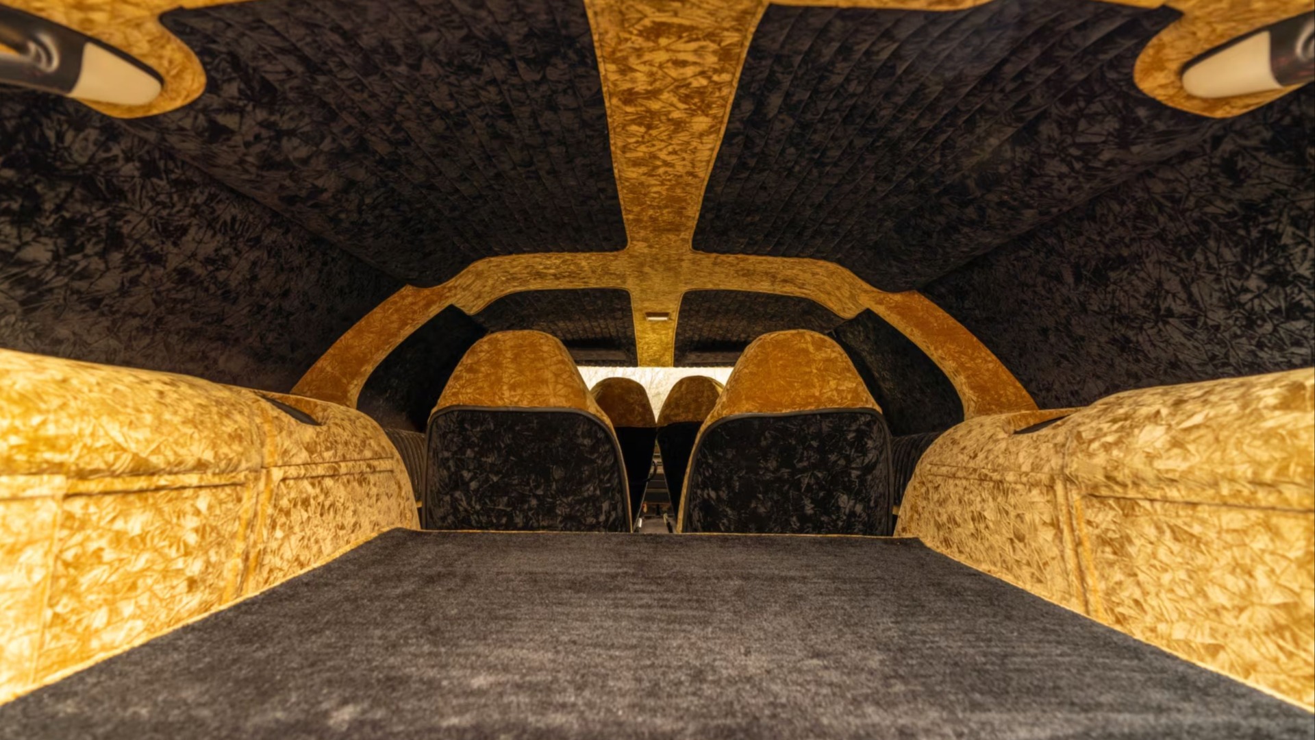 Bak er det gigantisk plass.