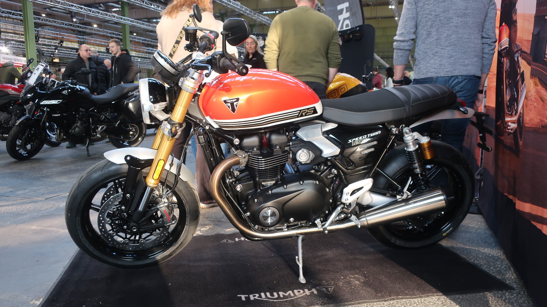 Triumph Speed Twin 1200 er oppdatert i 2025 med blant annet 5 hk ekstra som gir totalt 105 hk fra R2 motoren på 1200 ccm.